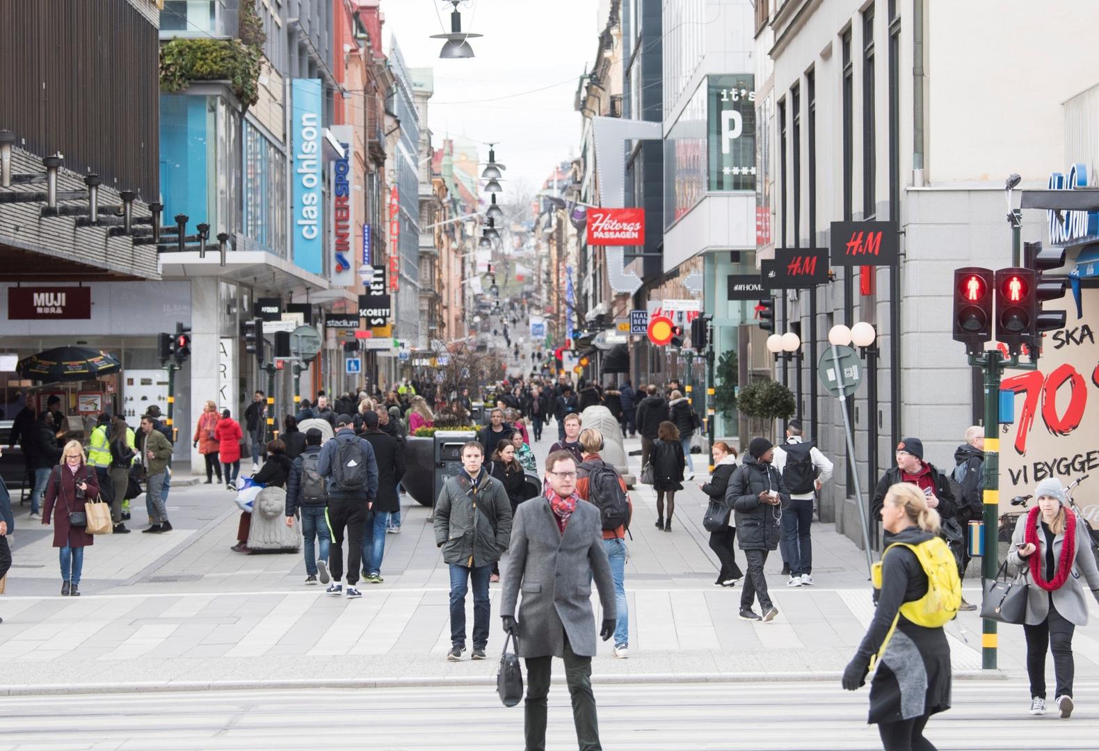 A street with less pedestrian traffic than usual as a result of the coronavirus disease (COVID-19) outbreak is seen in Stockholm A street with less pedestrian traffic than usual as a result of the coronavirus disease (COVID-19) outbreak is seen in Stockholm, Sweden April 1, 2020. TT News Agency/Fredrik Sandberg via REUTERS      ATTENTION EDITORS - THIS IMAGE WAS PROVIDED BY A THIRD PARTY. SWEDEN OUT. NO COMMERCIAL OR EDITORIAL SALES IN SWEDEN. TT NEWS AGENCY