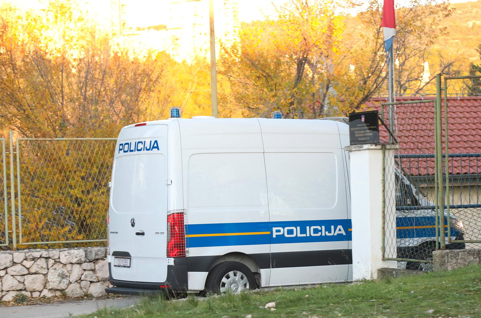 17.12.2023., Sibenik - U policijskom kombiju priveden je vozac koji je bio u bjegu nakon sto je sinoc u Tribunju pregazio djevojku (18) Photo: Dusko Jaramaz/PIXSELL