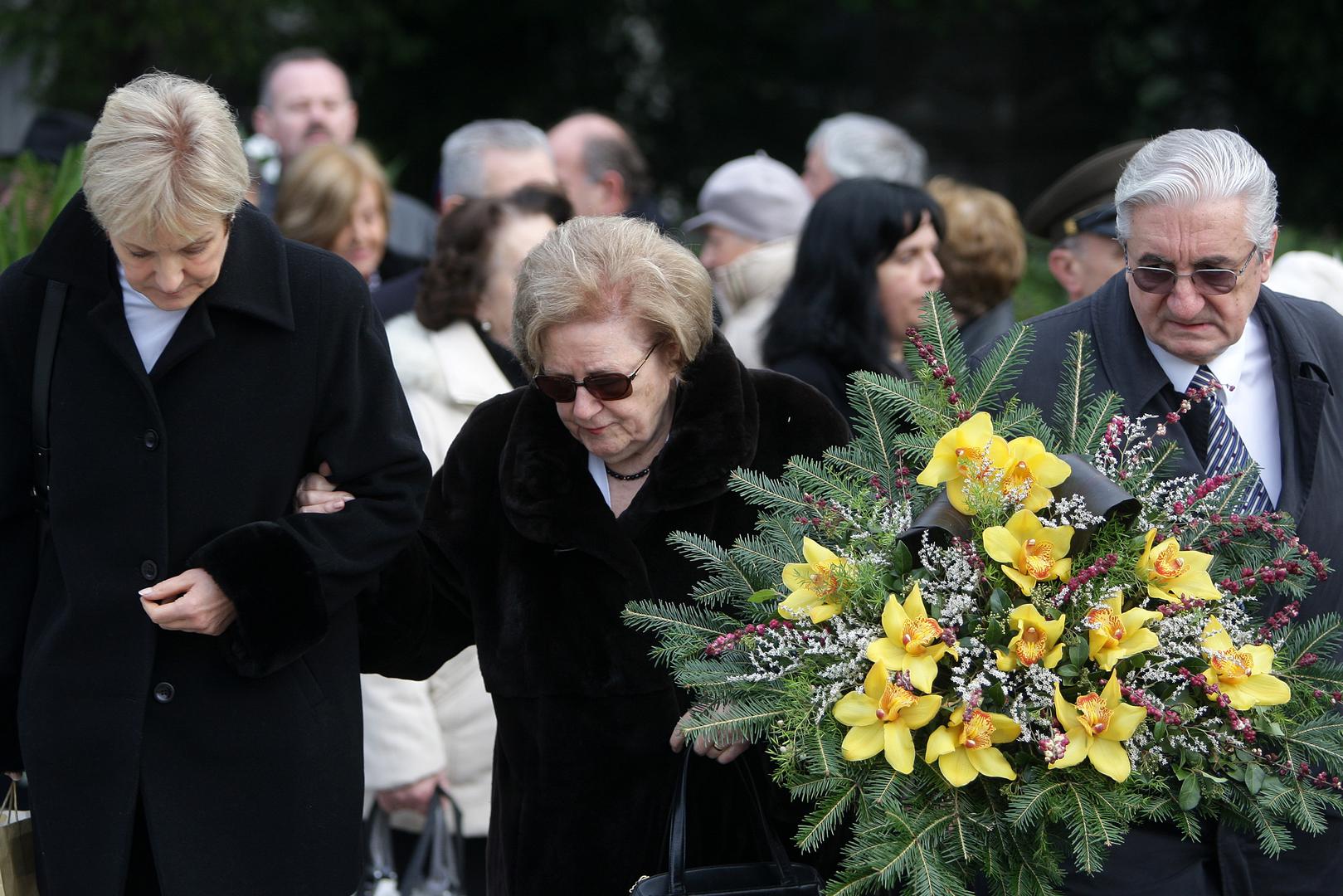 10.12.2013., Zagreb -  Povodom 14. obljetnice smrti prvog hrvatskog predsjednika dr. Franje Tudjmana, obitelj Tudjman te braniteljske udruge, polozili su vijence te zapalili svijece na grobu na Mirogoju. Miroslav Tudjman, Ankica Tudjman, Nevenka Tudjman. "nPhoto: Borna Filic/PIXSELL