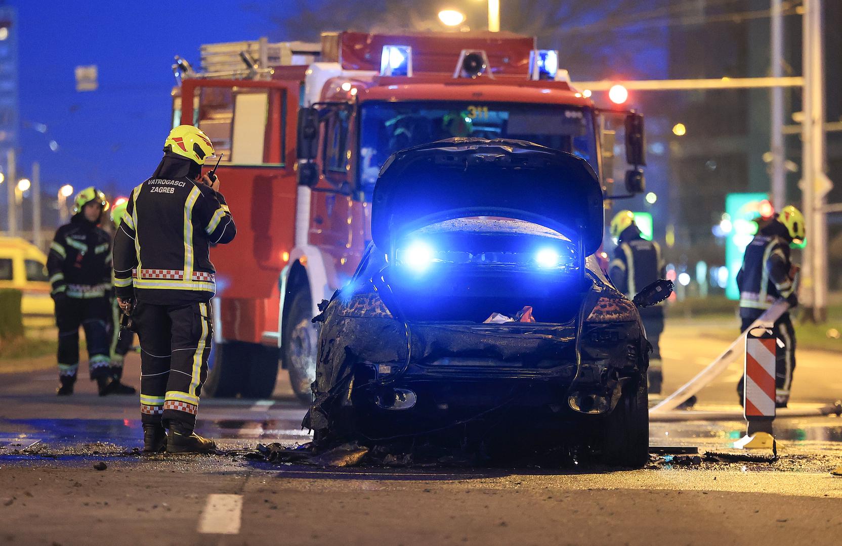 13.03.2024., Zagreb - Vatrogasci ugasili pozar osobnog automobila u Vukovarskoj ulici kod krizanja s Heuinzlovom. Photo: Marko Prpic/PIXSELL