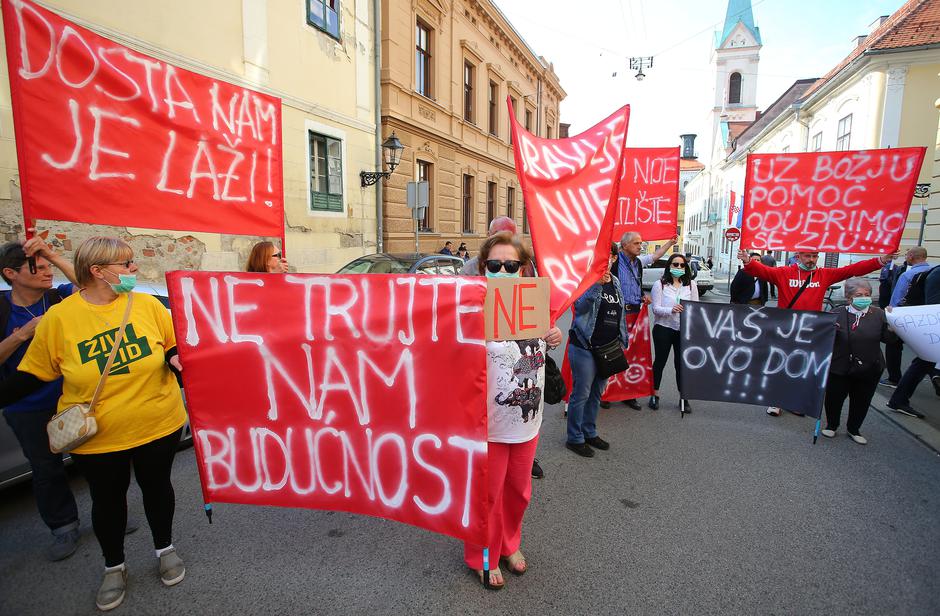 Nezadovoljni građani tri kvarta poručili su da će se boriti do kraja za svoje čisto dvorište