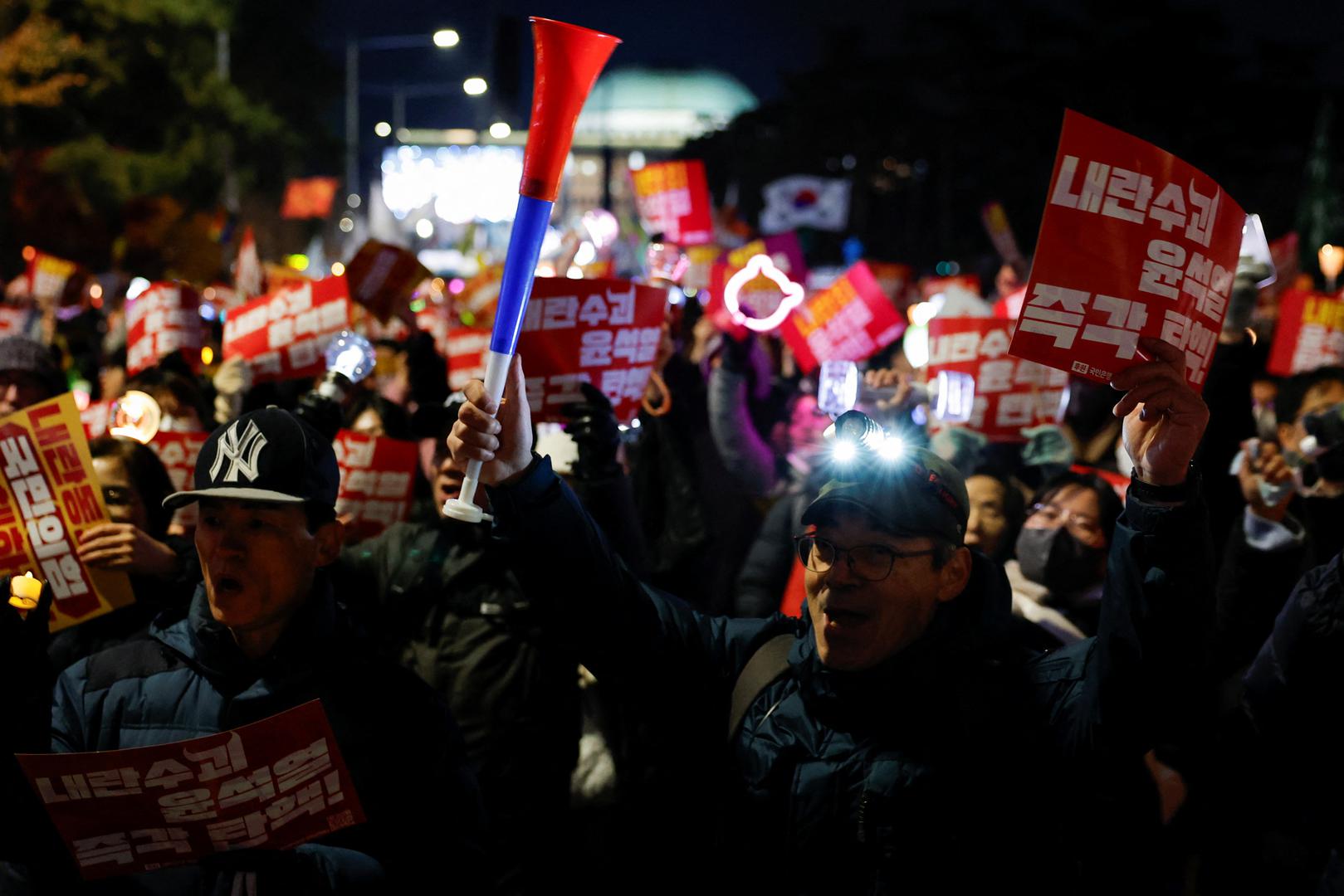 Protesters attend a rally calling for the impeachment of South Korean President Yoon Suk Yeol, who declared martial law, which was reversed hours later, in front of the National Assembly in Seoul, South Korea, December 9, 2024.  REUTERS/Kim Kyung-Hoon Photo: KIM KYUNG-HOON/REUTERS