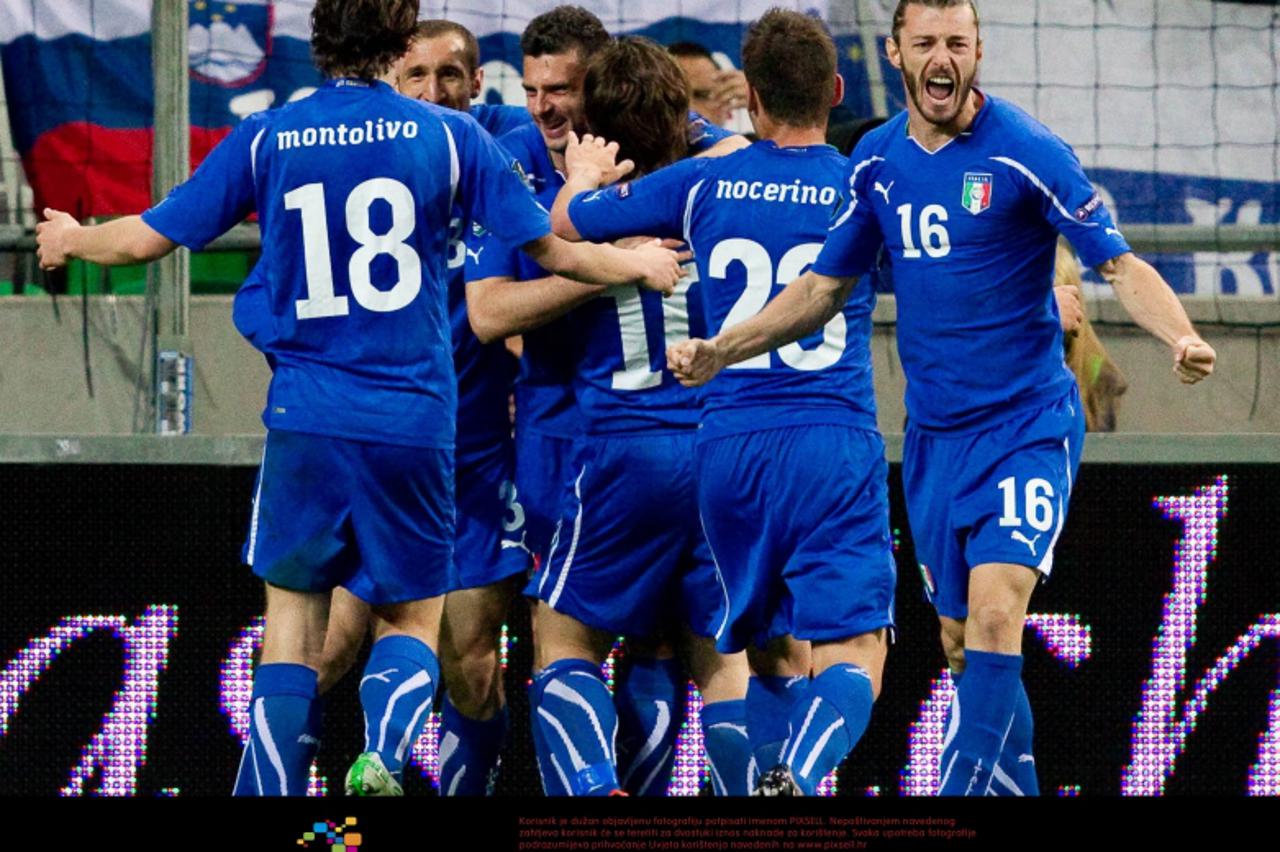 '25.03.2011, SRC Stozice, Ljubljana, SLO, EURO 2012 Qualifikation, Slovenia vs Italy, im Bild Players of Italy celebrate after Thiago Motta scored during EURO 2012 Quaifications game between National 