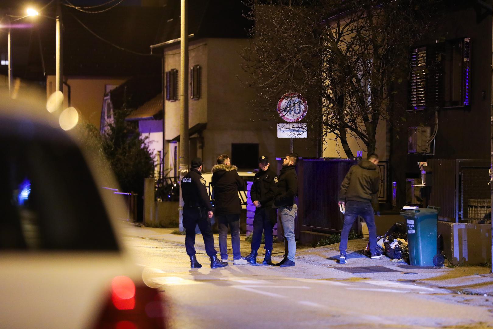 25.11.2023., Zagreb - Popodne oko 17.25 sati Aninoj ulici doslo je do eksplozije u dvoristu zgrade. Uslijed navedene eksplozije ostecen je jedan osobni automobil i procelje zgrade, dok ozlijedjenih osoba nema. Slijedi ocevid. Photo: Emica Elvedji/PIXSELL