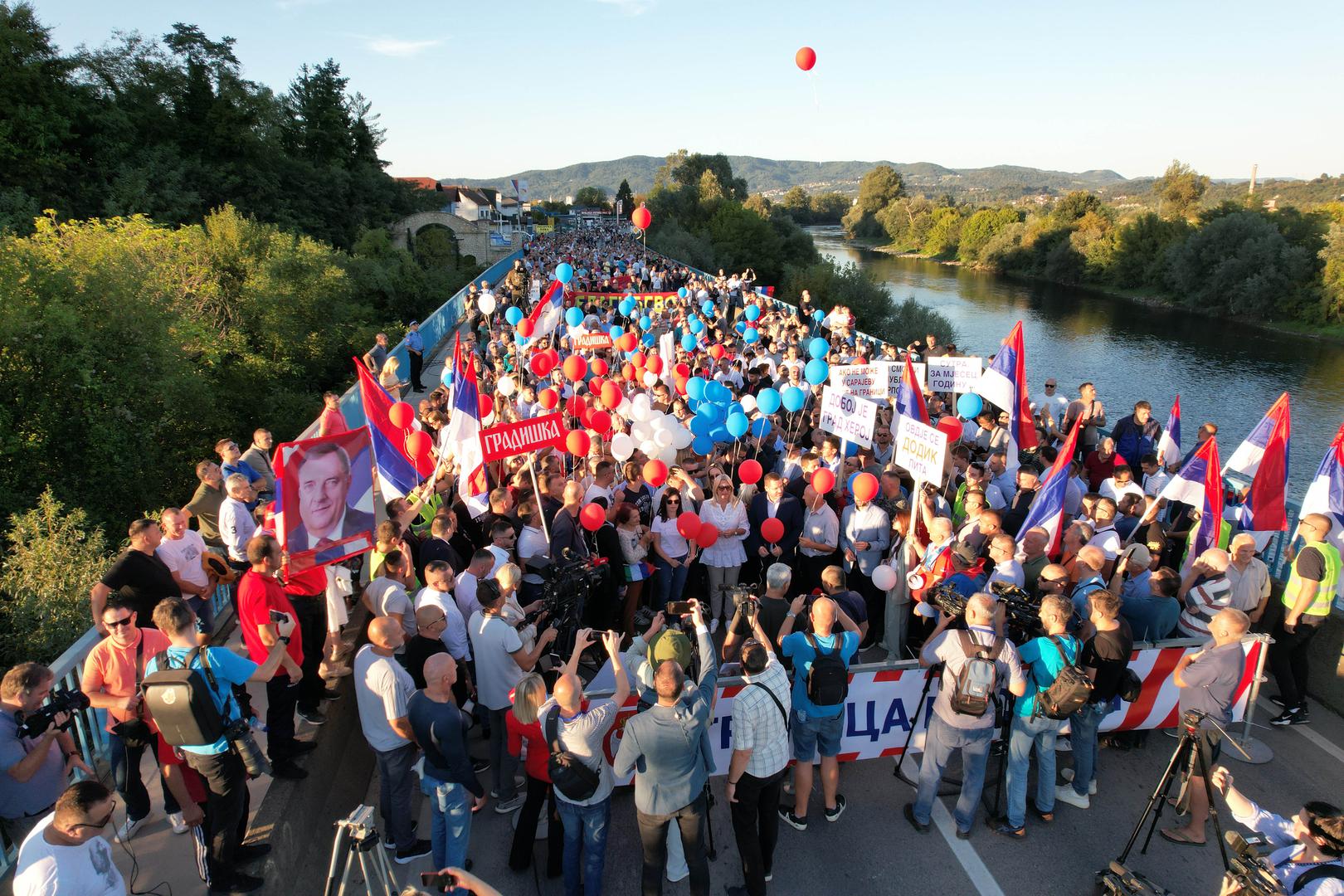 01.09.2023., Doboj, Bosna i Hercegovina - Odbor za zastitu prava Srba u FBiH organizirao je prosvjed na samoj granici, a organiziran je kao reakcija na odluku Ministarstva unutrasnjih poslova Kantona Sarajevo da zabrani prosvjedni skup pred Tuziteljstvom BiH zbog optuznice protiv predsjednika RS Milorada Dodika.  Photo: Dejan Rakita/PIXSELL