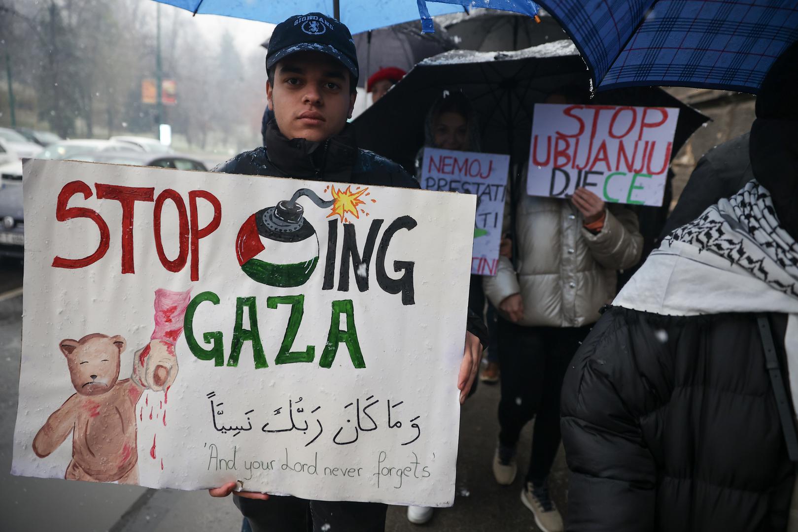 10.12.2023., Sarajevo, Bosna i Hercegovina - Nekoliko stotina gradjana okupilo se na prosvjedu u znak podrske Palestini. Photo: Armin Durgut/PIXSELL