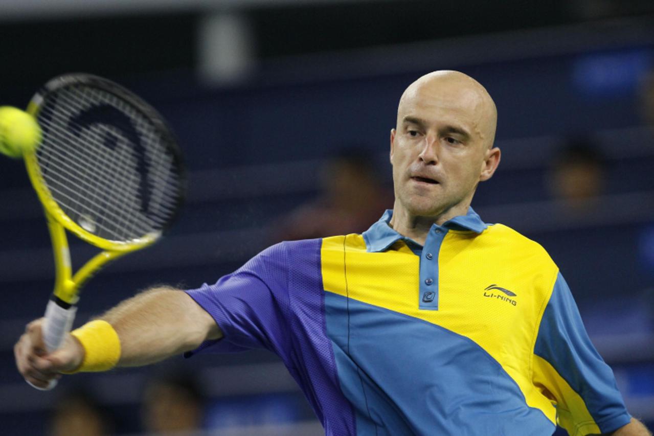 'Ivan Ljubicic of Croatia returns the ball to Ze Zhang of China during the Shanghai Masters tennis tournament October 12, 2010. REUTERS/Aly Song (CHINA - Tags: SPORT TENNIS)'