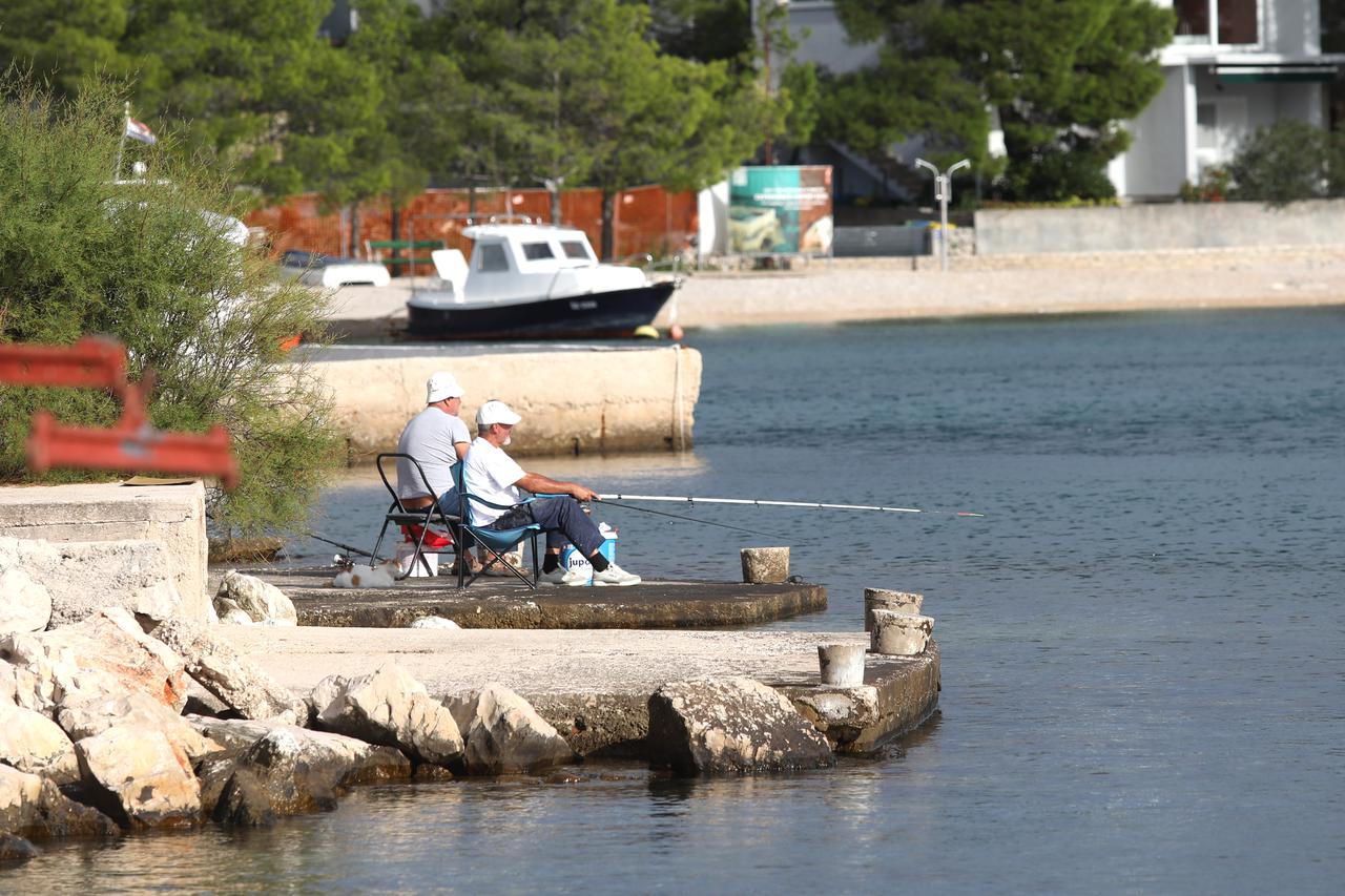 Rujansko popodne na plaži Rezalište u Brodarici