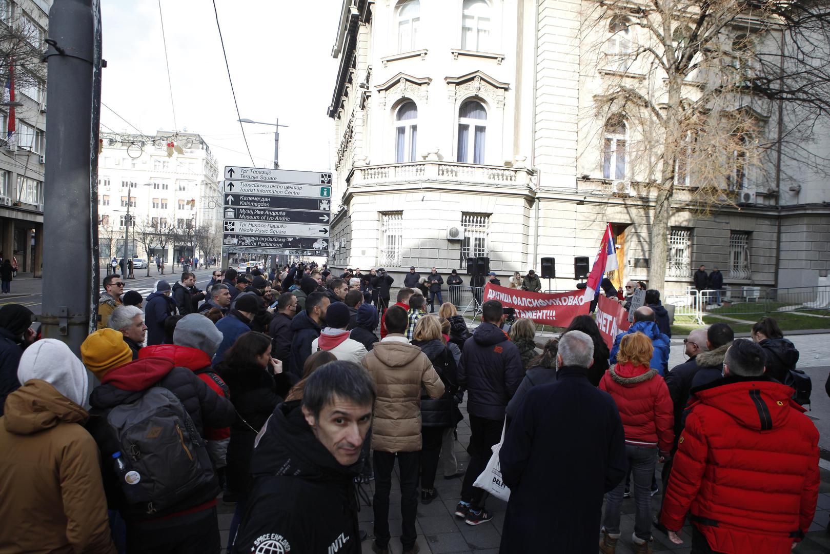 04, December, 2021, Belgrade - Lawyers gathered on Andric's wreath for a protest called "The Beginning of the Revolt", and the reason for the lawyers' protest is RioTinto and the law on expropriation, while after the protest they will join the citizens who block the roads from 2 pm. Photo: Amir Hamzagic/ATAImages

04, decembar, 2021, Beograd  - Advokati su se okupili na Andricevom venacu, na protestu pod nazivom "Pocetak bune", a razlog za protest advokata je RioTinto i zakon o eksproprijaciji, dok ce se nakon protesta prikljuciti gradjanima koji od 14 casova najvaljuju blokadu saobracajnica.Photo: Amir Hamzagic/ATAImages