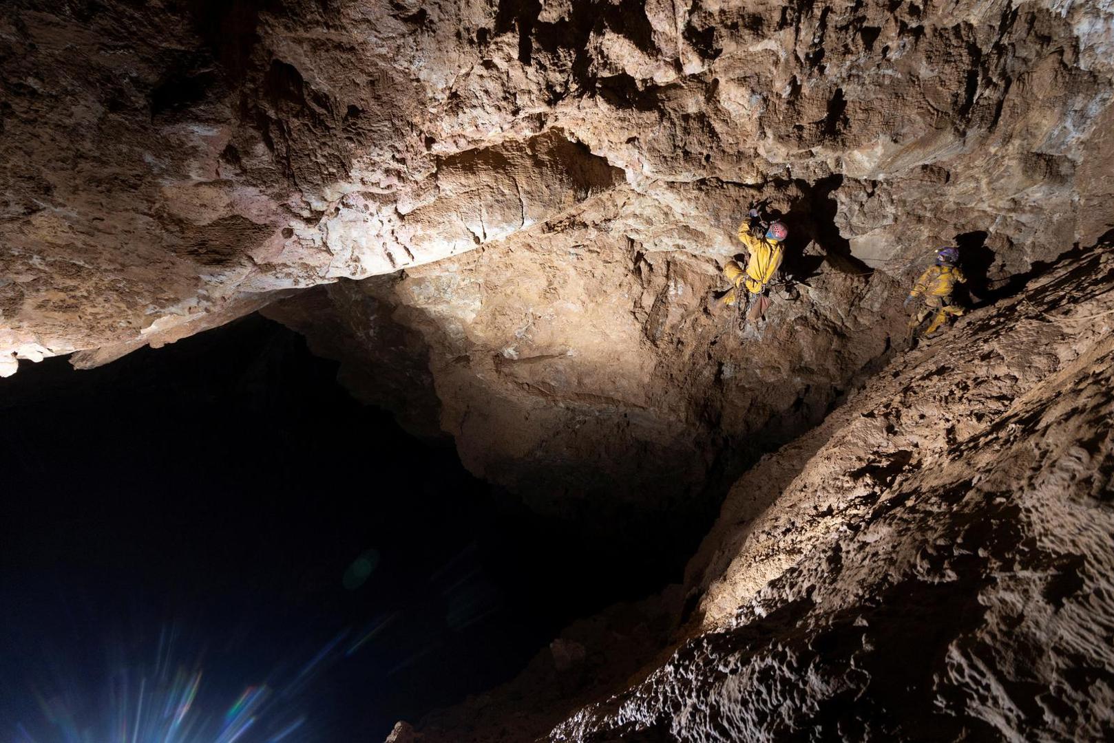 Cavers are seen in Morca Cave, where U.S. caver Mark Dickey fell ill and became trapped some 1,000 meters (3,280 ft) underground, near Anamur in Mersin province, southern Turkey August 27, 2023. REUTERS/Agnes Berentes NO RESALES. NO ARCHIVES Photo: Stringer/REUTERS