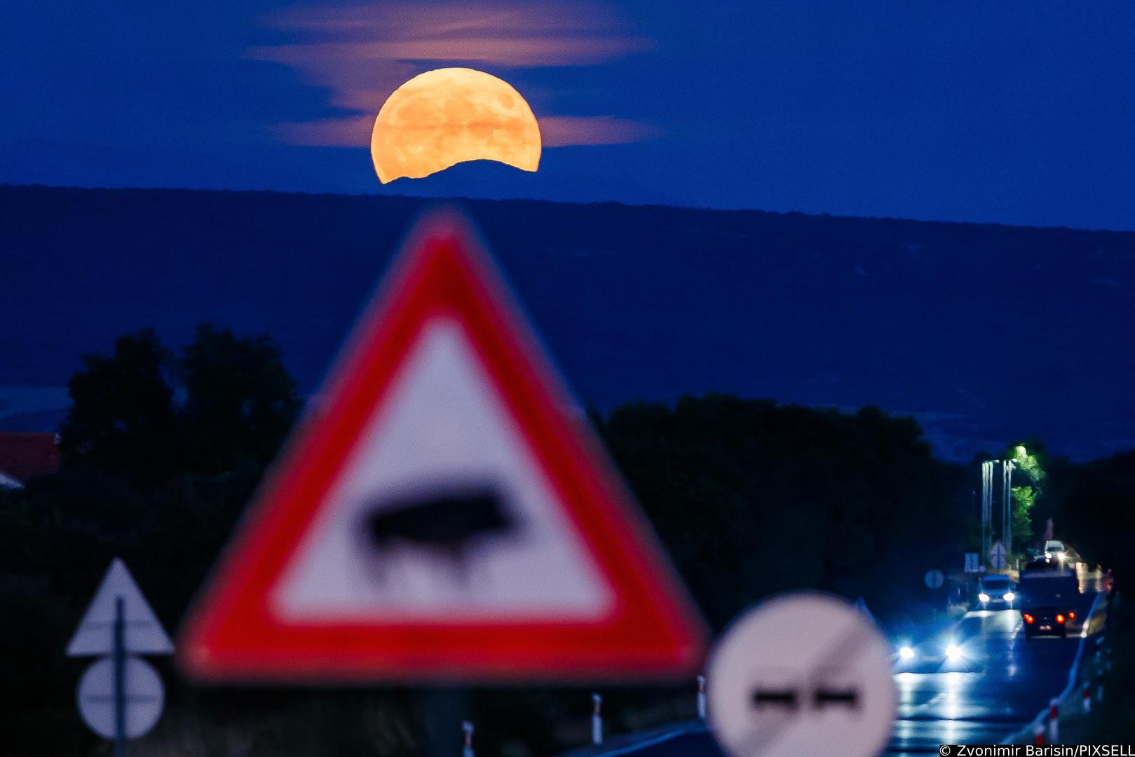 29.09.2023., Konjevrate - Supermjesec iznad Konjevrata. Photo: Zvonimir Barisin/PIXSELL