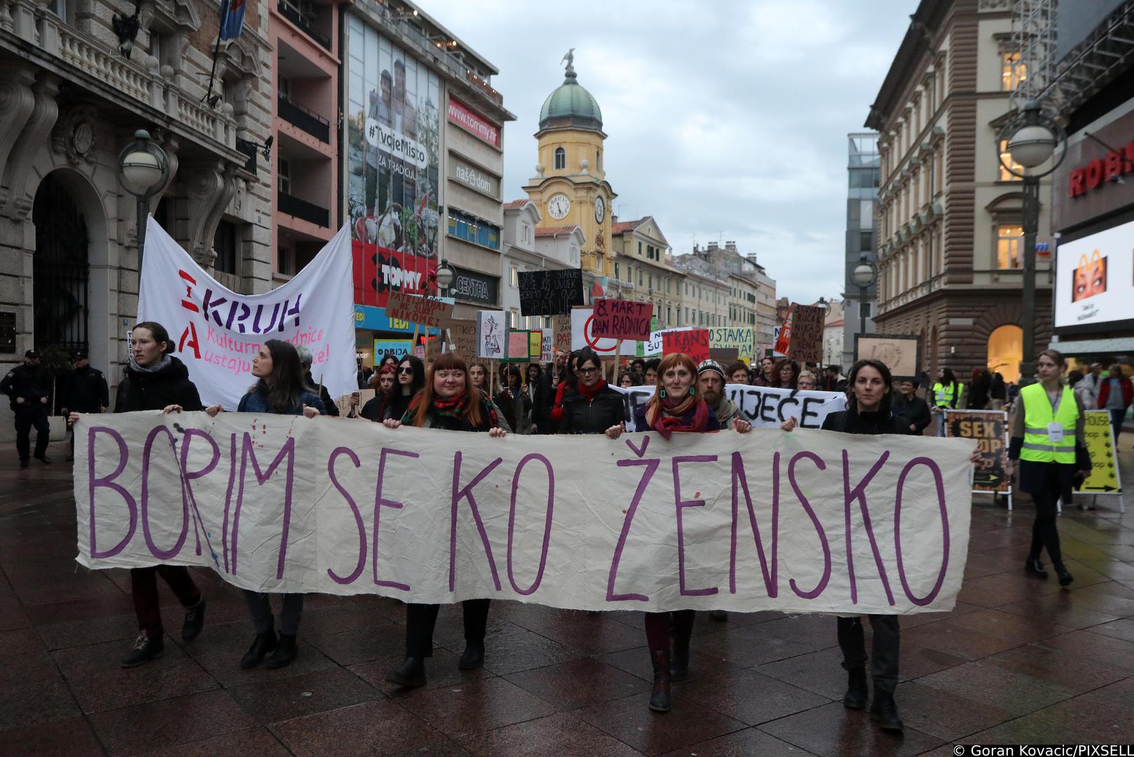 08.03.2023., Rijeka - Prosvjedni sesti po redu Nocni mars za Osmi mart pod nazivom "Borim se ko zensko",  od hotela Continental do Jadranskog trga, posvecen je nasilju nad zenama i femicidu.  Photo: Goran Kovacic/PIXSELL