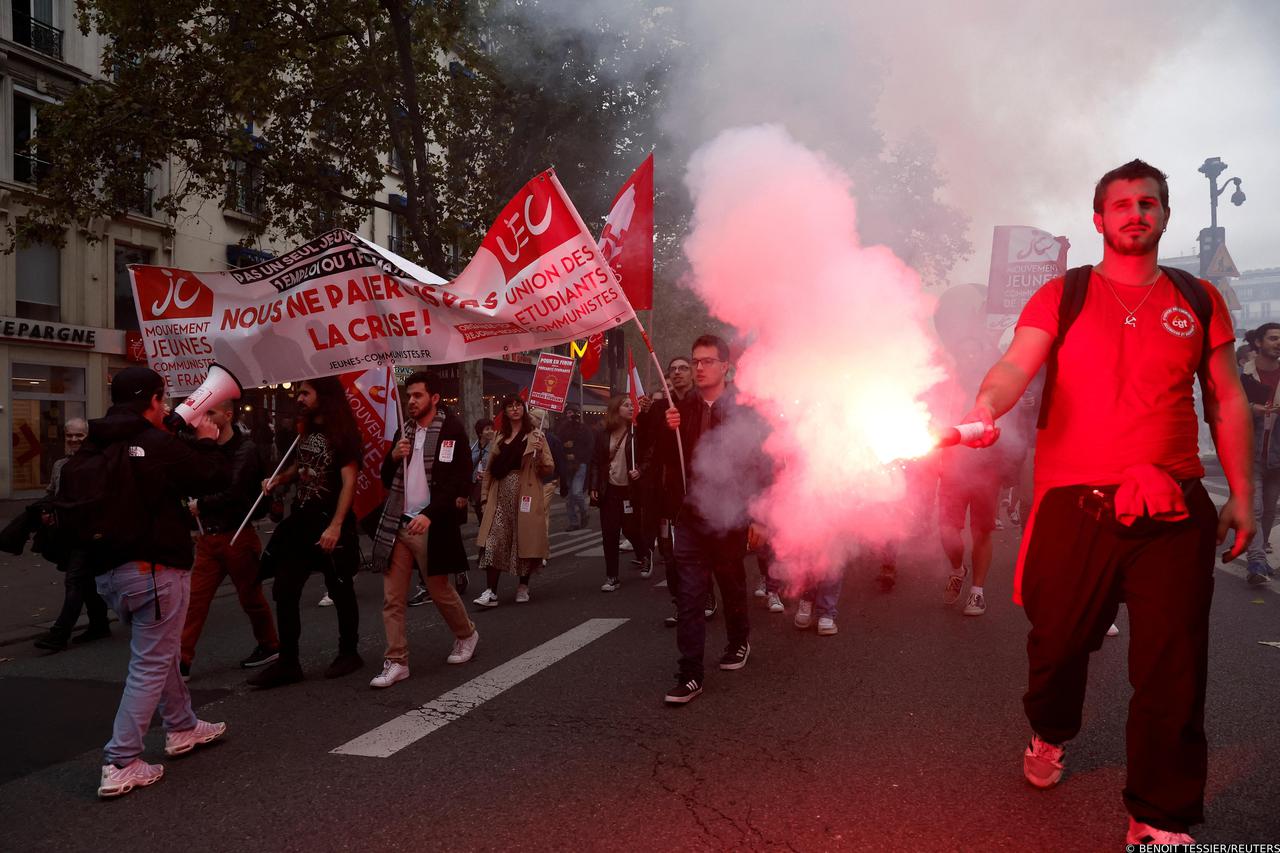 Nationwide day of strike and protests for wages and against requisitions at refineries in France