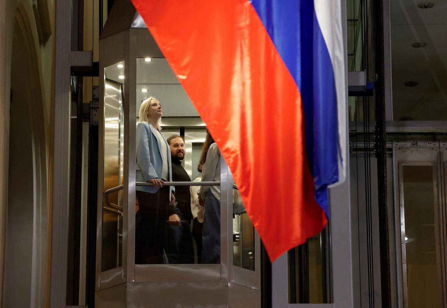 Yekaterina Duntsova, a former regional journalist who plans to run for Russian president in the March 2024 election, rides an elevator as she visits an office of the Central Election Commission to submit documents in Moscow, Russia, December 20, 2023. REUTERS/Maxim Shemetov Photo: MAXIM SHEMETOV/REUTERS