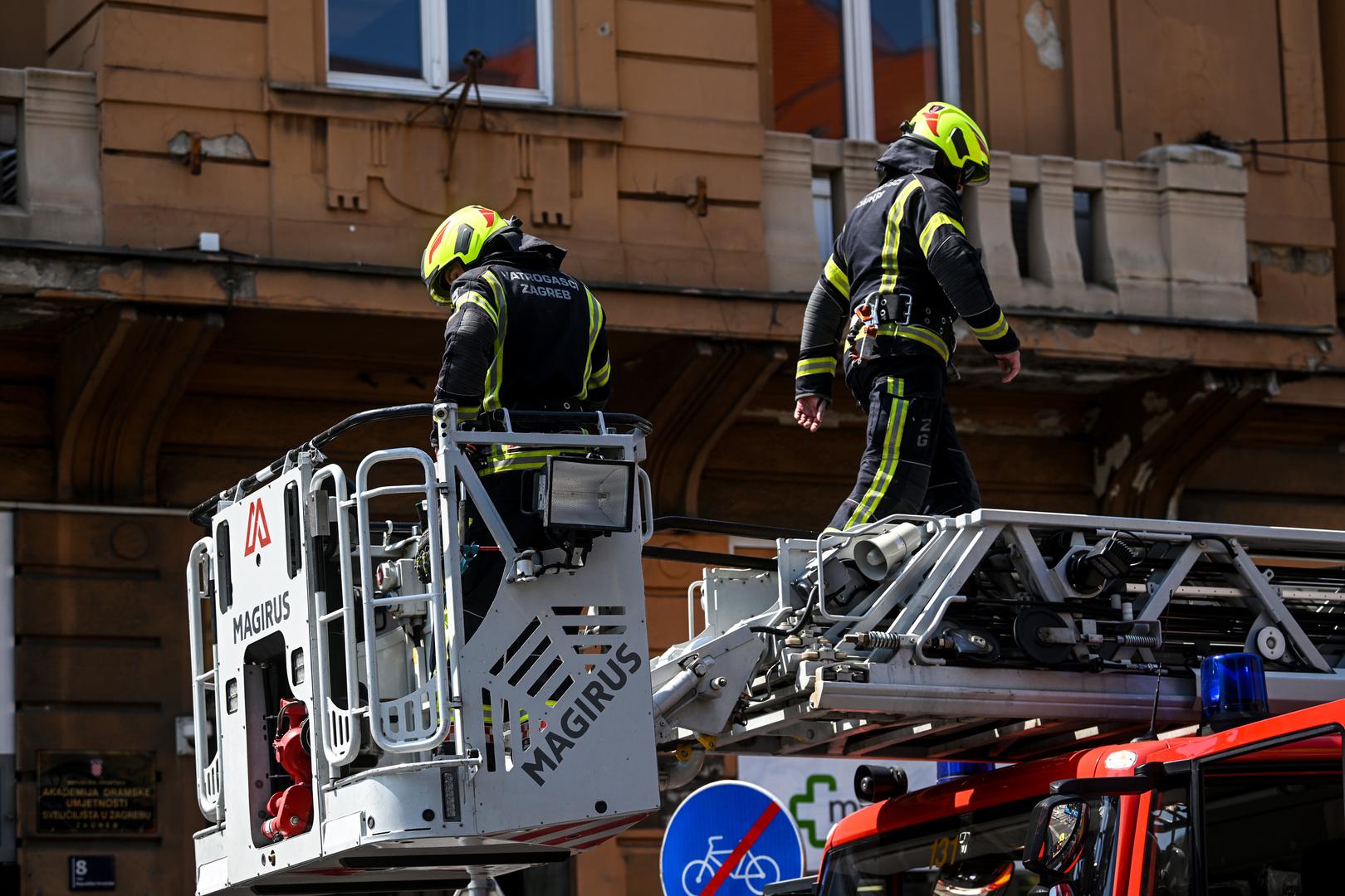 Incident se dogodio točno između tramvajske stanice i ljekarne, mjestu gdje svakodnevno prolazi mnogo ljudi. Srećom, u padu fasade nitko nije ozlijeđen.