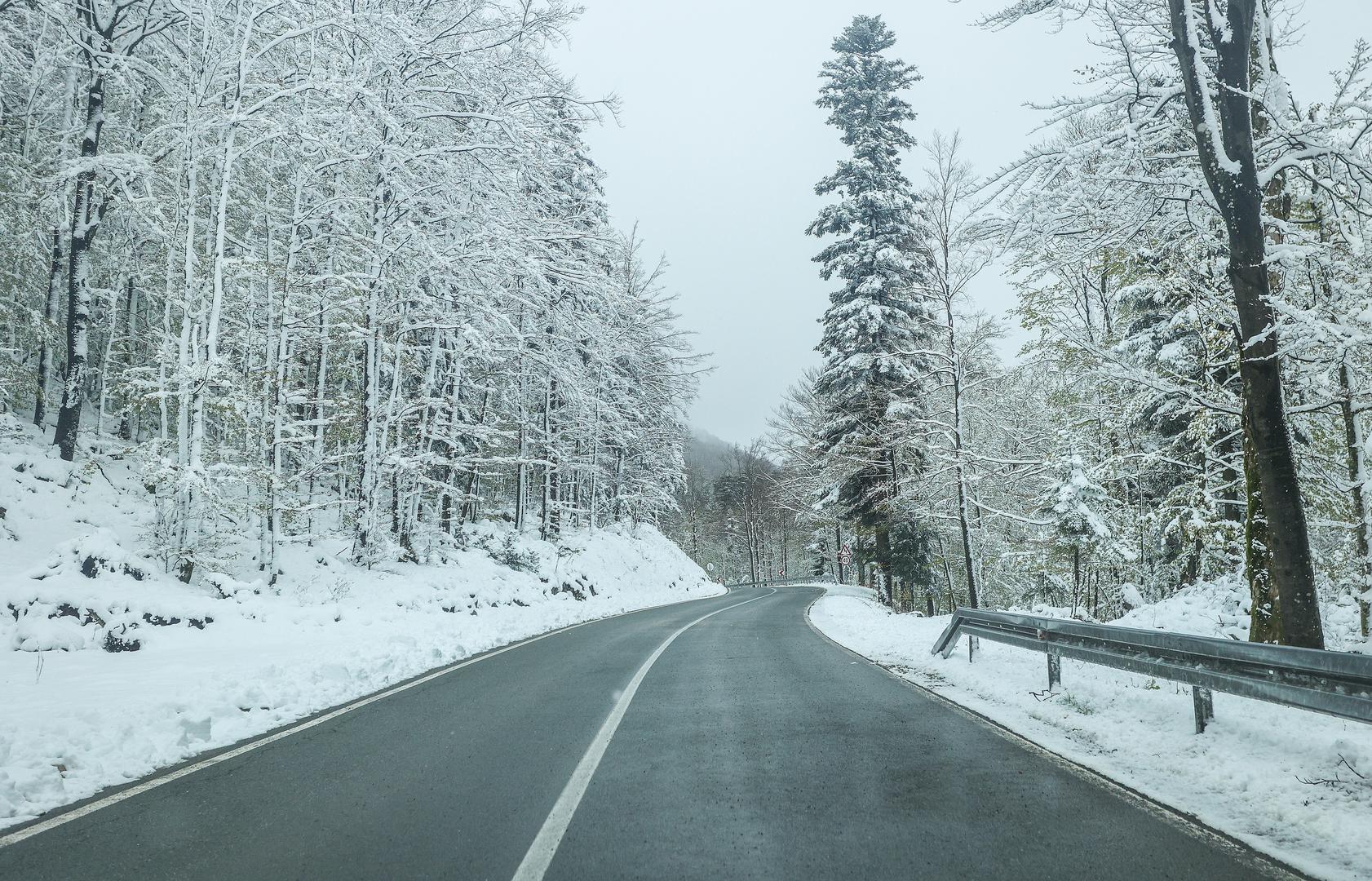 Vjetar slab, na moru umjerena, uglavnom podno Velebita i jaka bura s olujnim udarima. Najniža jutarnja temperatura većinom od -2 do 3, na moru od 8 do 13 °C. Najviše dnevne temperature ostaju jednoznamenkaste na većini kontinenta idući tjedan