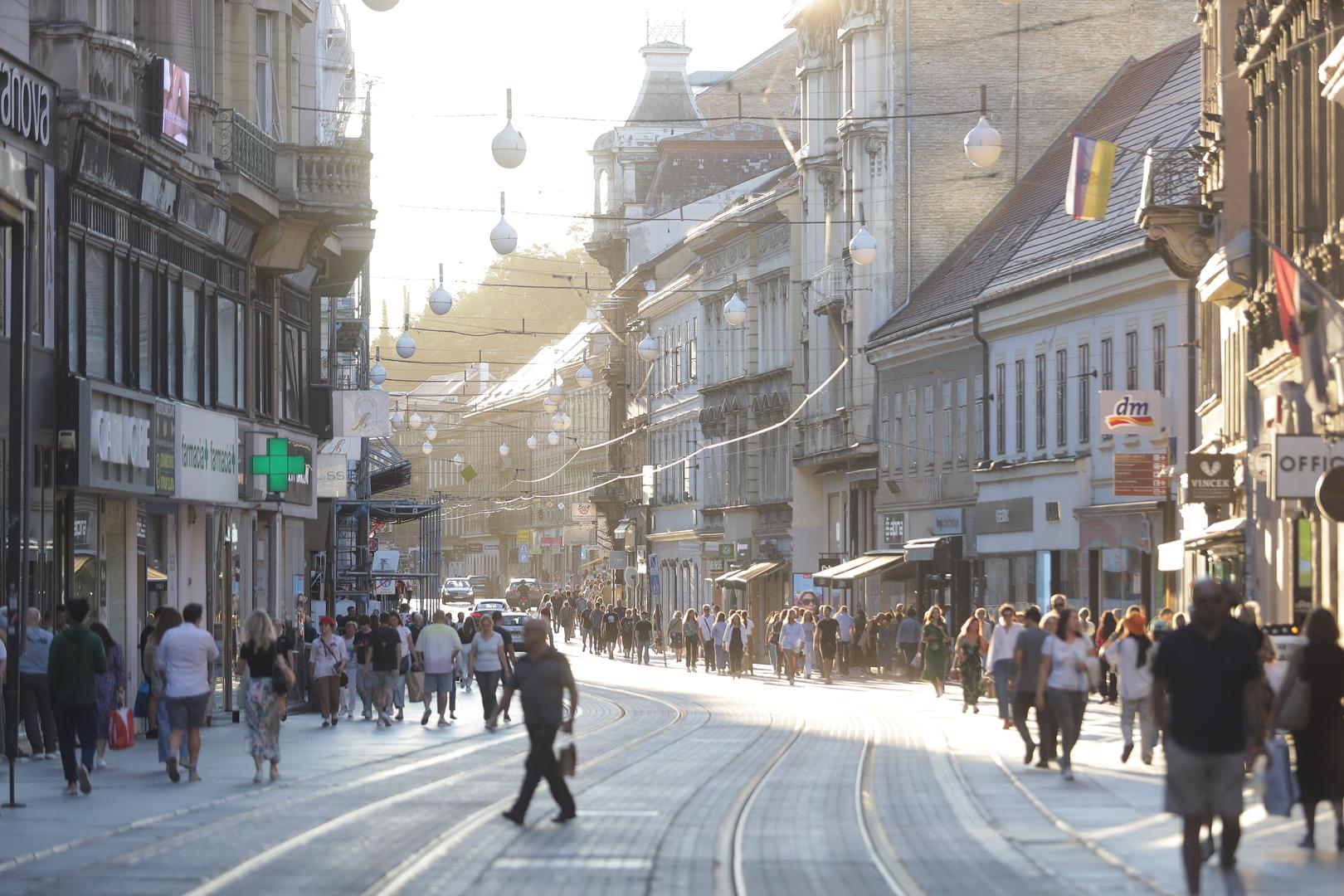 Njome prometuje više tramvajskih linija, a stari Zagrepčani možda ju znaju i pod imenom Lončarska cesta ili Lončarska Ves. Ime "Ilica" prvi se put se spominje 1431. godine, dobila ga je po potoku Ilica koji je tada postojao. Najpoznatiji stanovnik te ulice bio je Vatroslav Lisinski. 