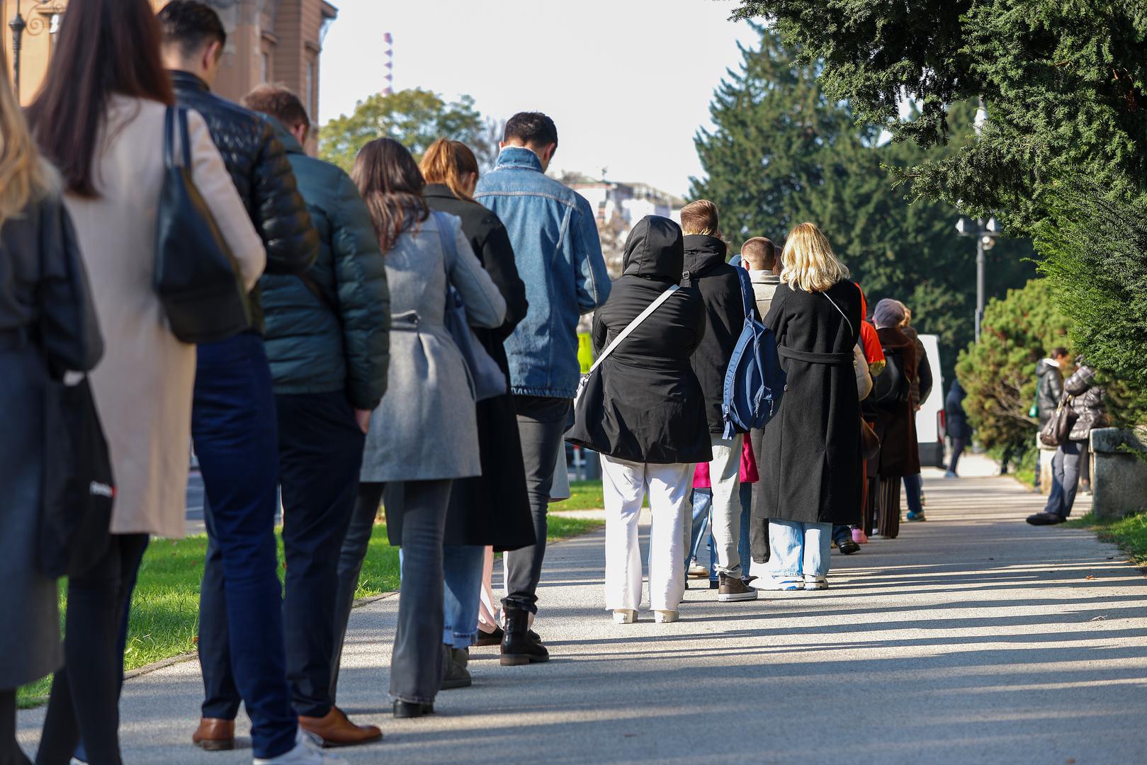 Neki su ispred HNK stigli već u četiri ujutro