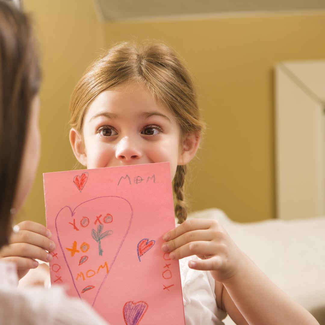 9. Po redoslijedu po popularnosti najviše se čestitka za Valentinovo daje učiteljima, djeci, majkama, ženama, ljubavima i zatim ljubimcima.
