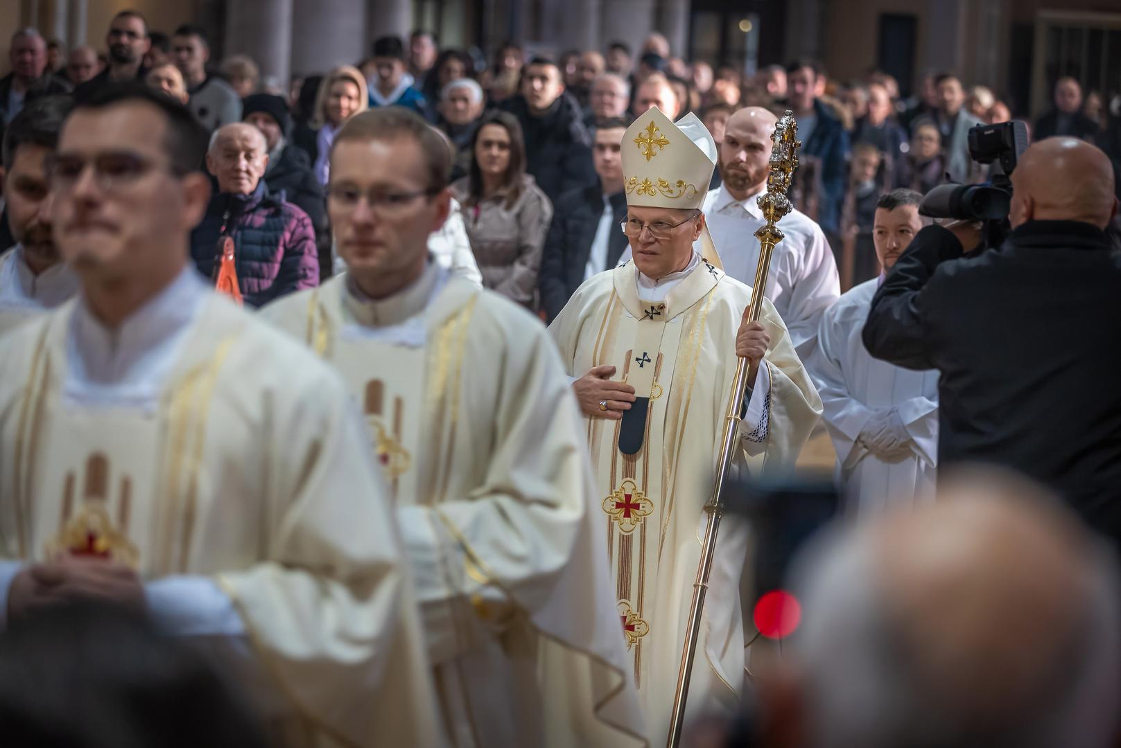 25.12.2023., Osijek - Na svetkovinu Bozica djakovacko-osjecki nadbiskup metropolit Djuro Hranic predvodio je svecano misno slavlje u osjeckoj konkatedrali. Photo: Davor Javorovic/PIXSELL