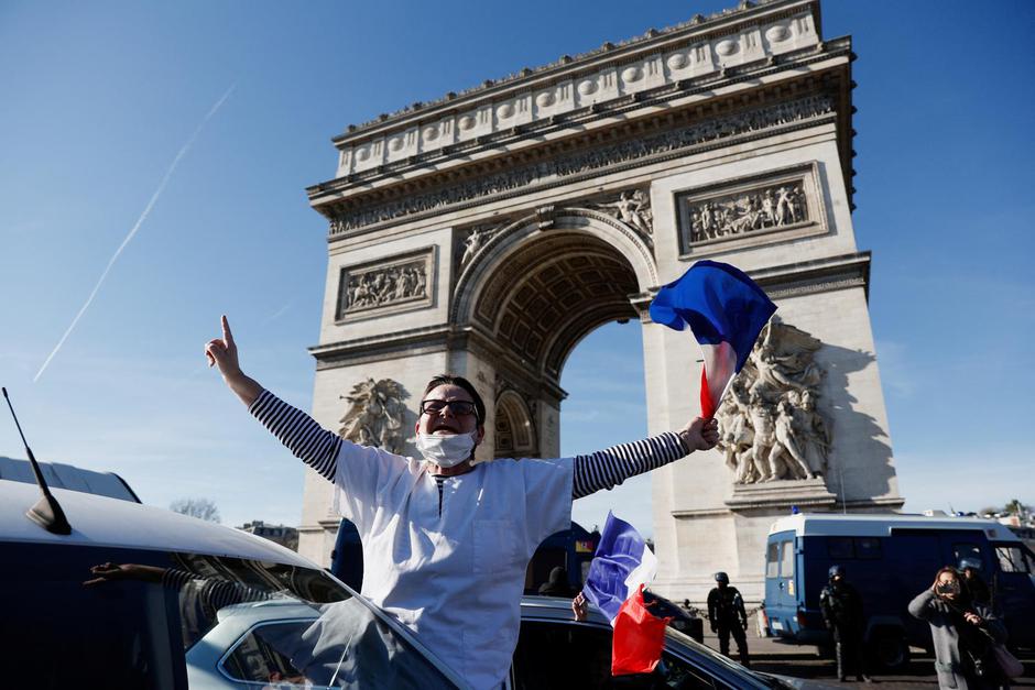 French "Freedom Convoy" arrives in Paris