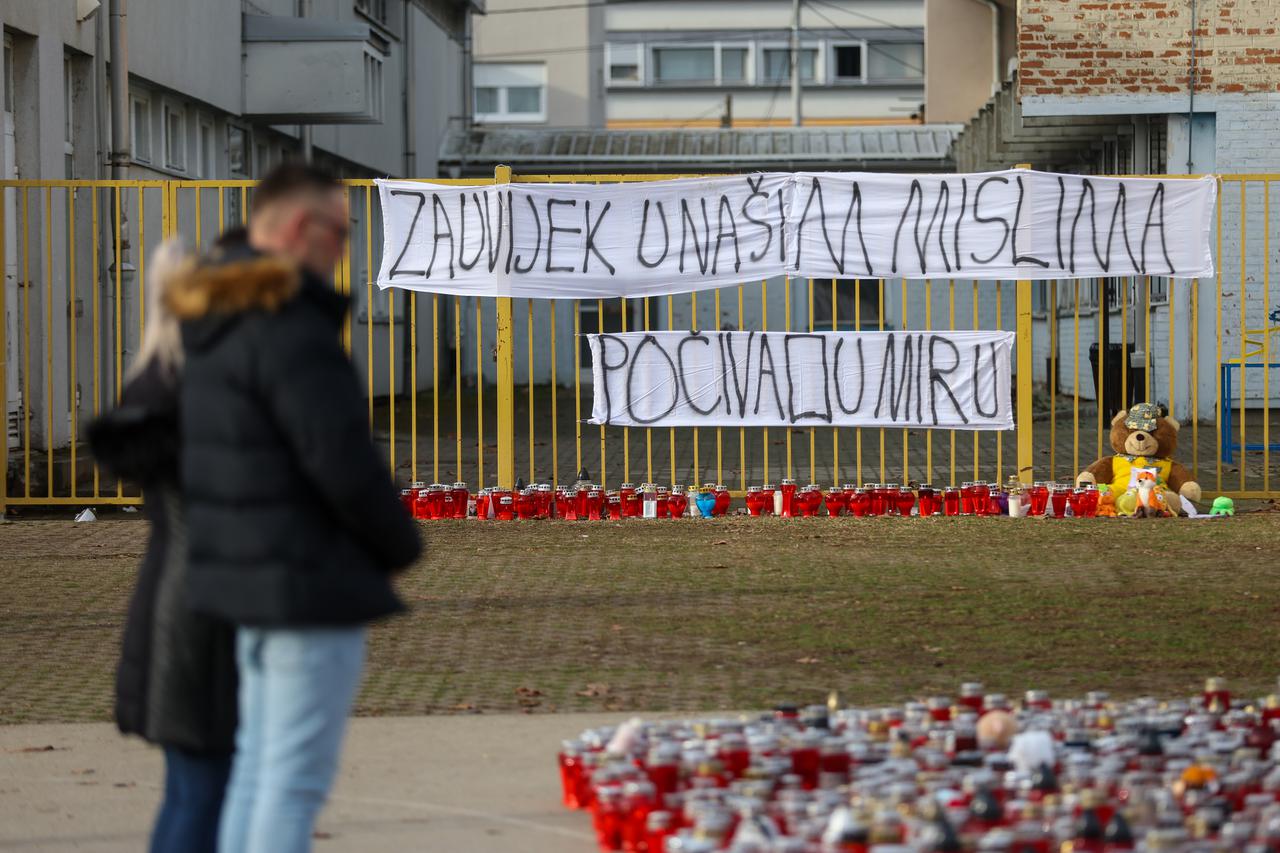 Zagreb: Građani i danas ostavljaju poruke i cvijeće za ubijenog dječaka 