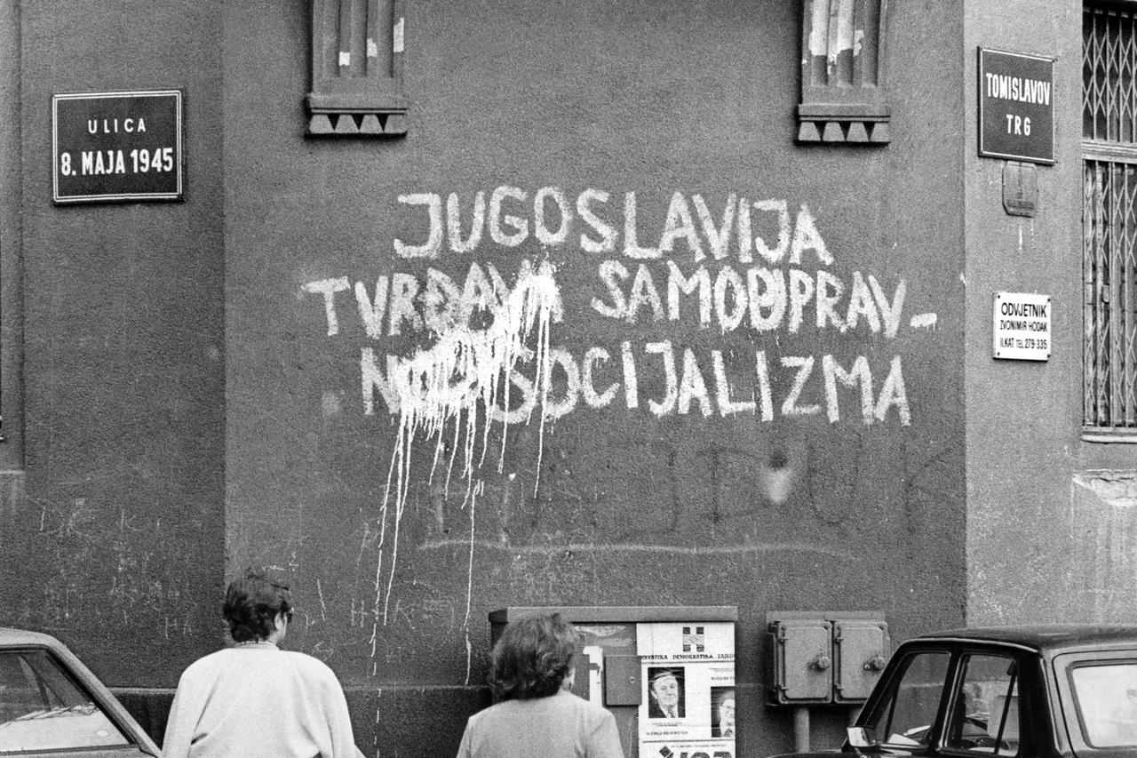 Zagreb: ​Natpis "Jugoslavija tvrđava samoupravnog socijalizma", 1990.