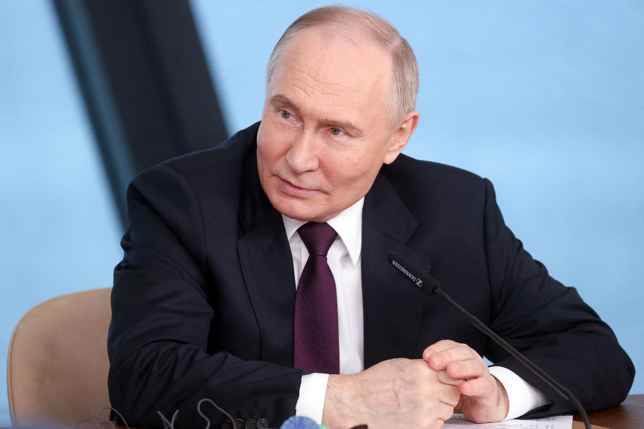 Russian President Putin meets international news agency editors in St Petersburg