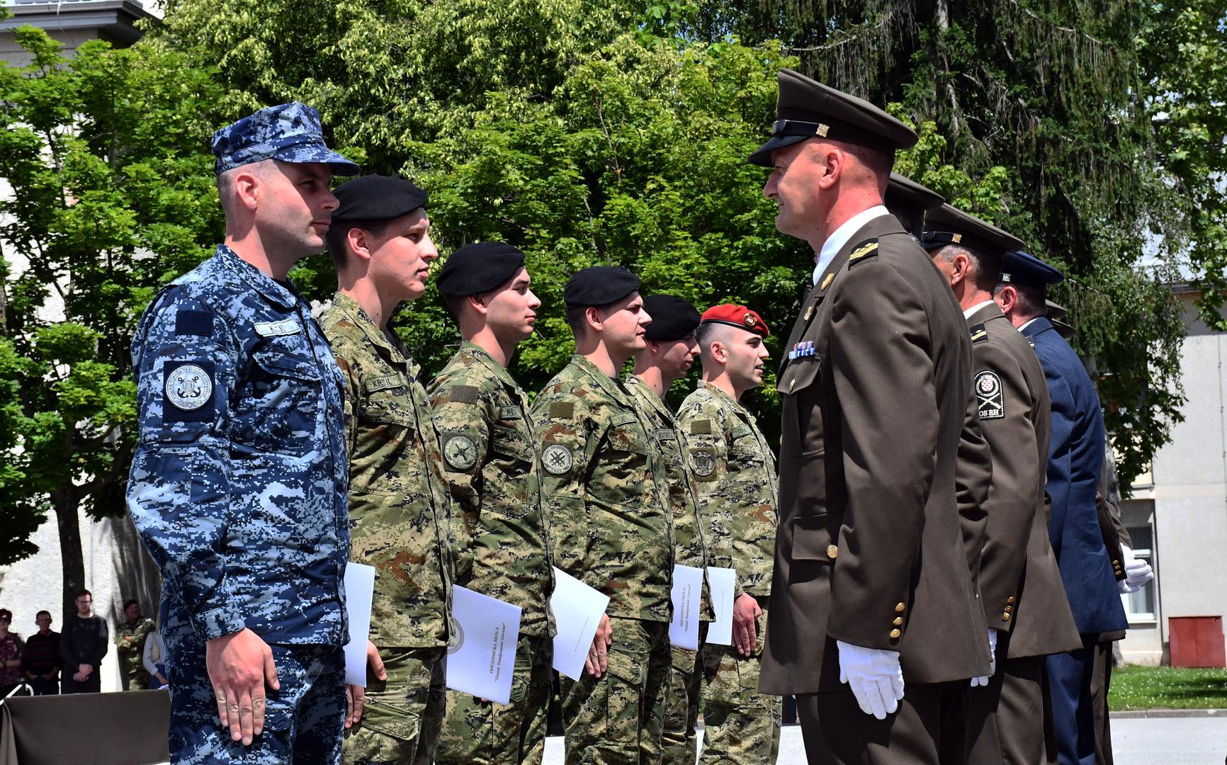 07.06.2023., Pozega - U vojarni 123. brigade HV u Pozegi odrzana je svecana promocija polaznika 30. narastaja Izobrazbe za razvoj vodja Docasnicke skole "Damir Tomljanovic Gavran". Izobrazbu je uspjesno zavrsilo 16 polaznica i 58 polaznika, a cilj izobrazbe stjecanje znanja i kompetencija za uspjesno obnasanje prvih docasnickih duznosti i provedbu zadaca na ustrojbenim mjestima skupnika. Photo: Ivica Galovic/PIXSELL