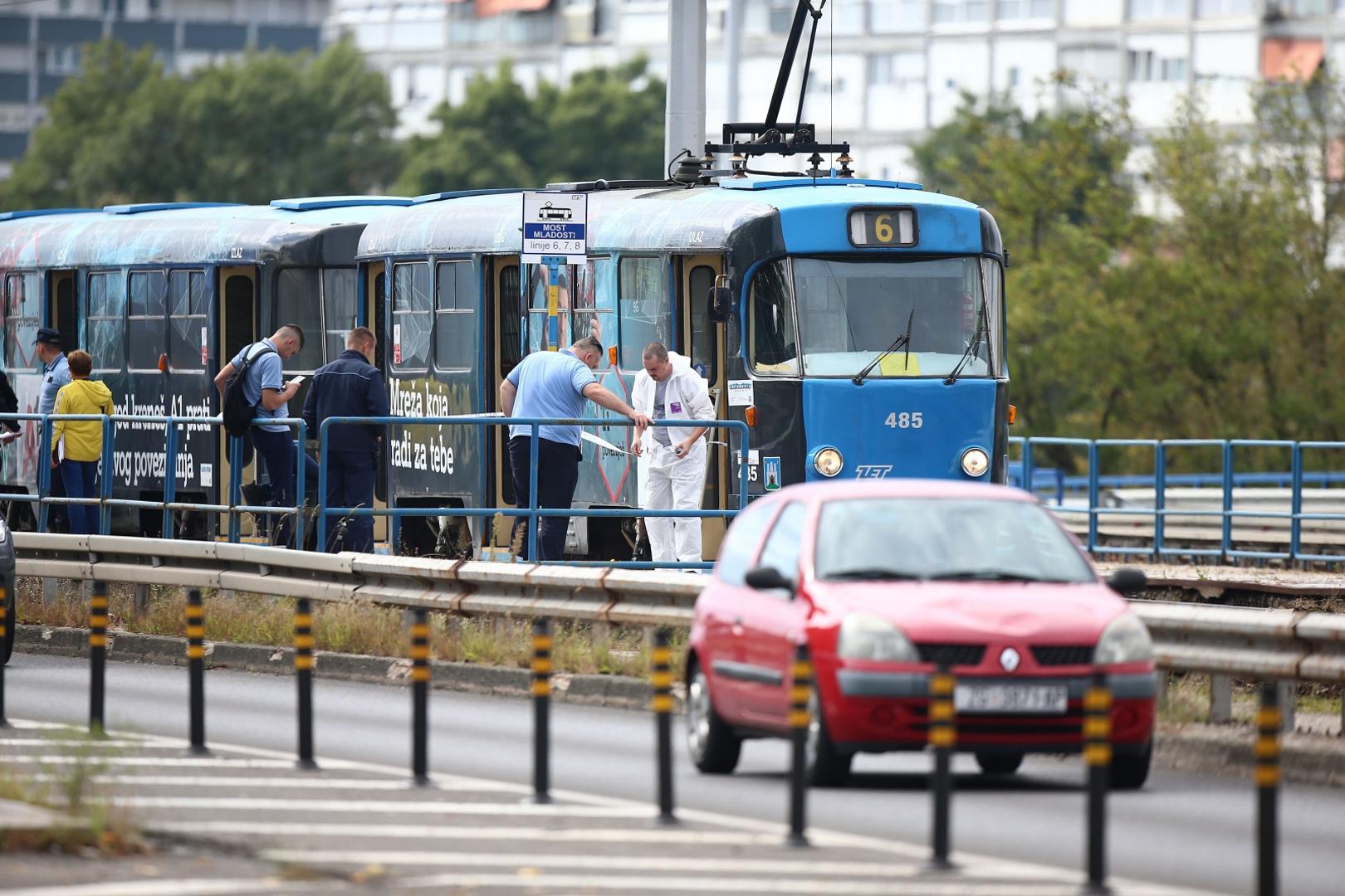 18.09.2021., Zagreb - U ZET-ovom tramvaju na mostu Mladosti pronadjeno bezivotno tijelo muskarca, ocevid u tijeku.

Photo: Matija Habljak/PIXSELL