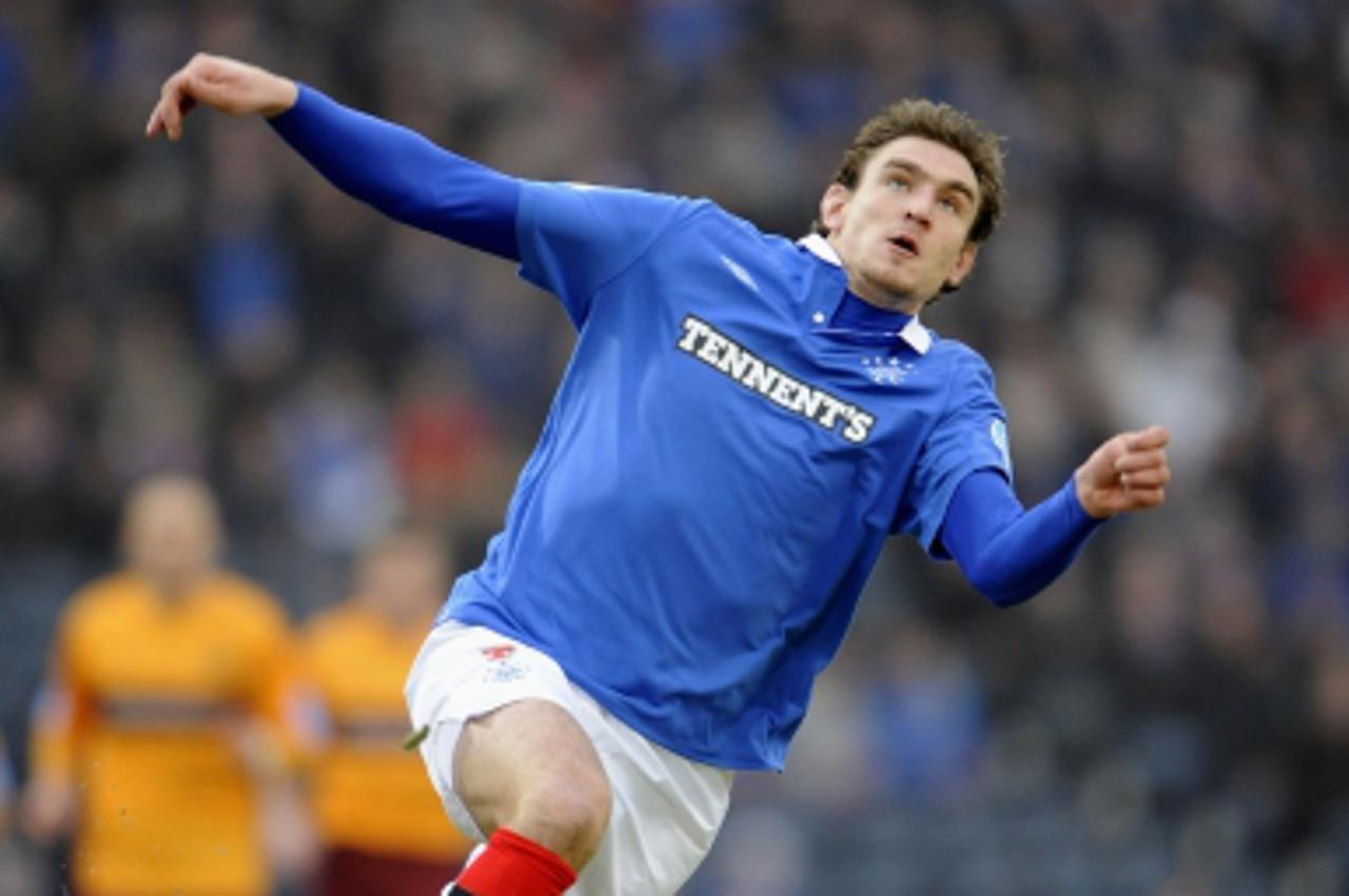 'Rangers\' Nikica Jelavic goes for the ball against Motherwell during their Scottish League Cup semi final soccer match at Hampden Park ,Glasgow, Scotland, January 30, 2011. REUTERS/Russell Cheyne (BR