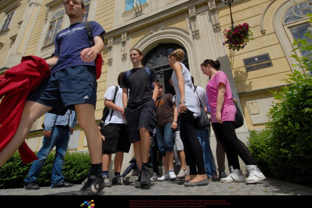 '27.05.2010. I. gimnazija, Varazdin - Ucenici varazdinskih srednjih skola danas su pisali ispit drzavne mature iz matematike Photo: Marko Jurinec/PIXSELL'