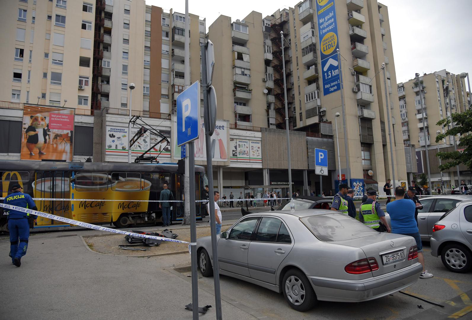 09.06.2022., Zagreb - U prometnoj nesreci u Kapucinskoj ulici u Dubravi ozlijedjeno je nekoliko osoba. Photo: Josip Regovic/PIXSELL