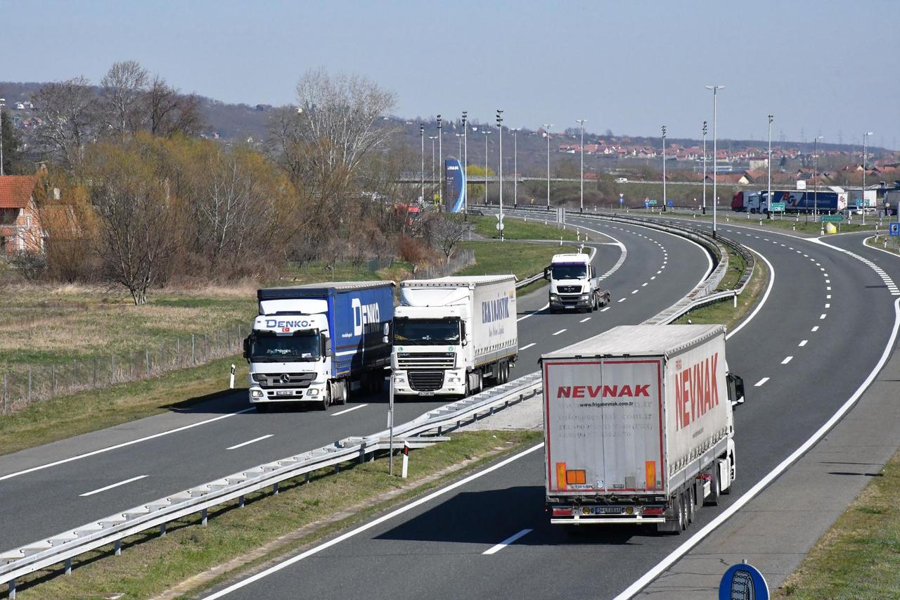 Pustom autocestom A3 kroz Slavoniju prometuju uglavnom kamioni