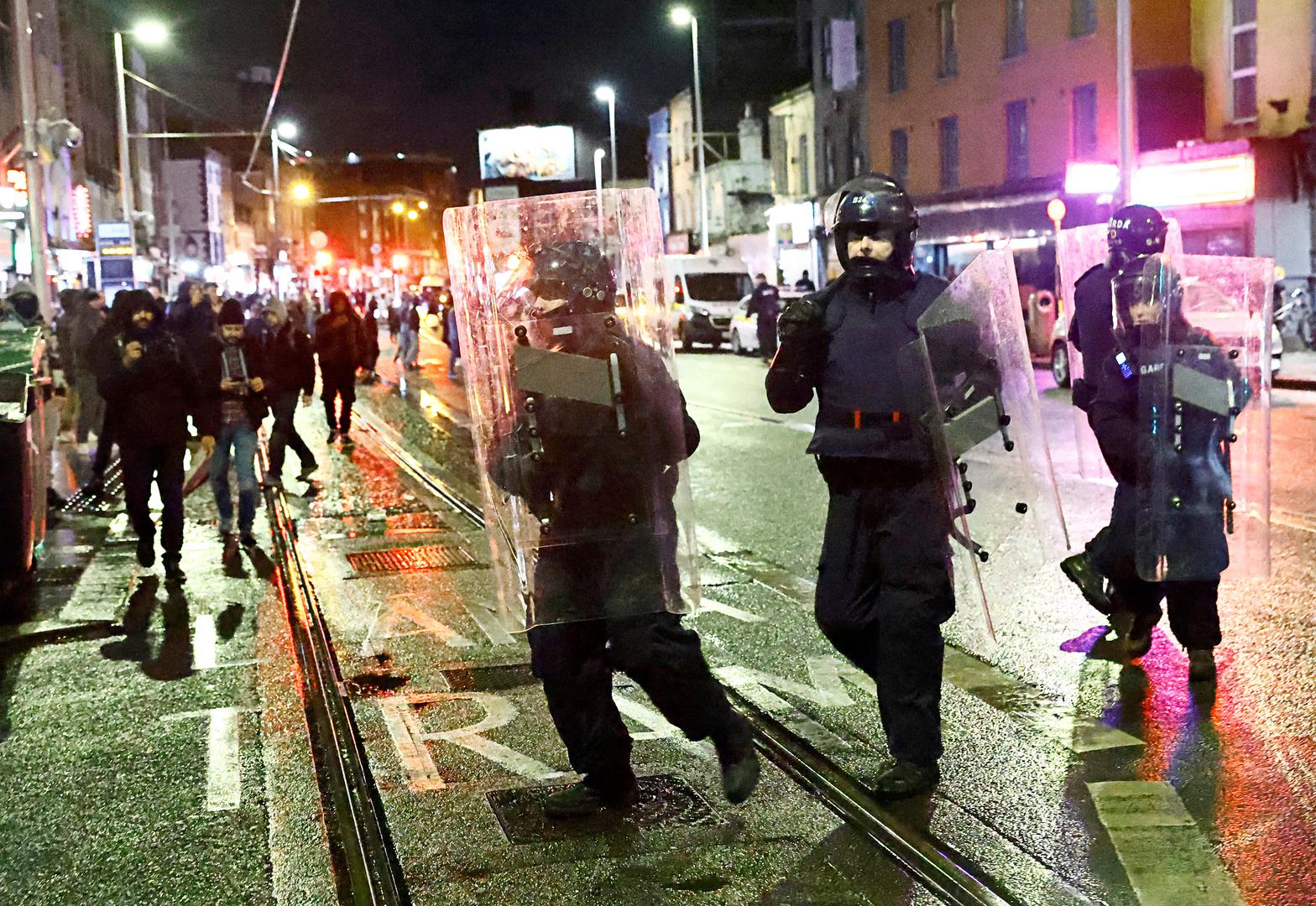 Riot police operates near the scene of a suspected stabbing that left few children injured in Dublin, Ireland, November 23, 2023. REUTERS/Clodagh Kilcoyne Photo: Clodagh Kilcoyne/REUTERS