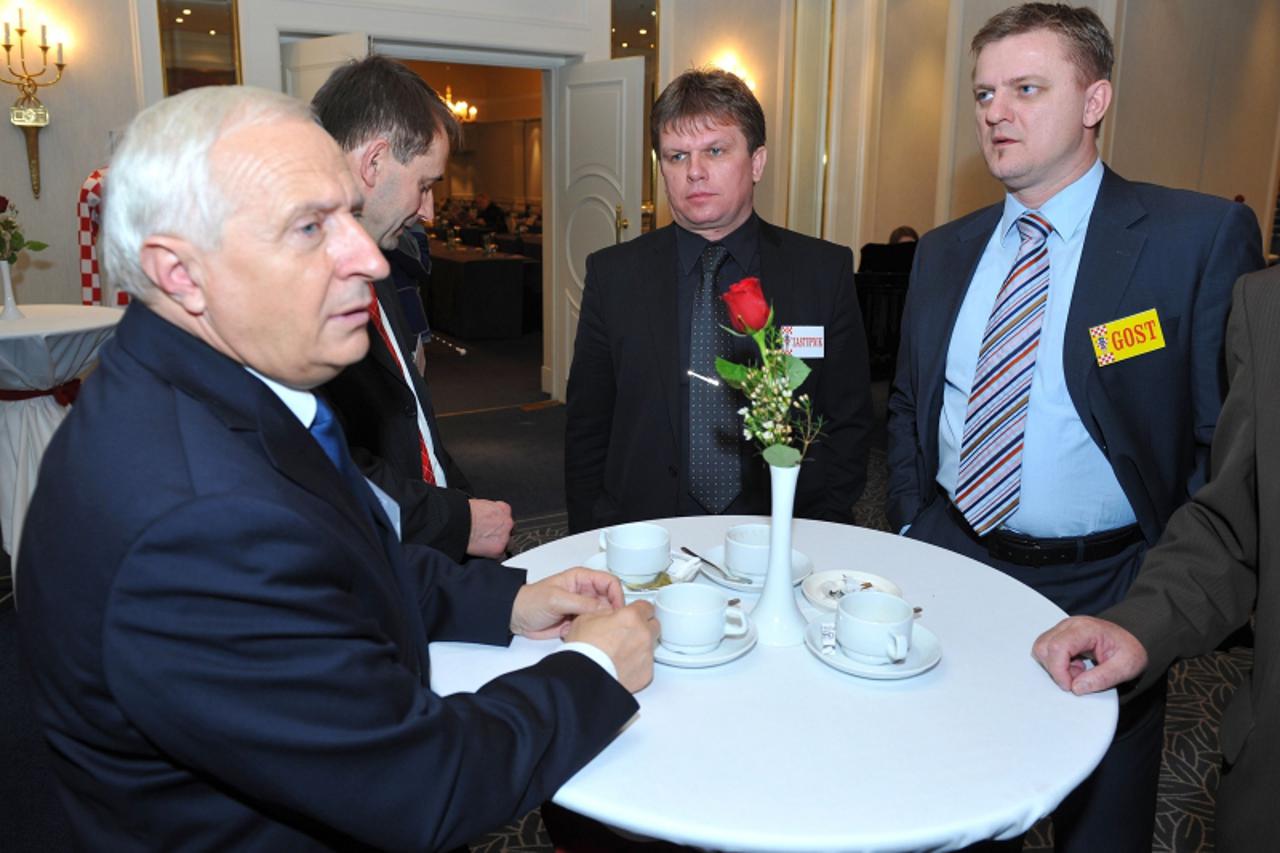 \'sport.....zagreb.....27.02.2009.  hotel sheraton - skupstina HNS-a, slijeva:drago katalenic, zeljko culo, darabos Photo: Marko Lukunic/Vecernji list\'