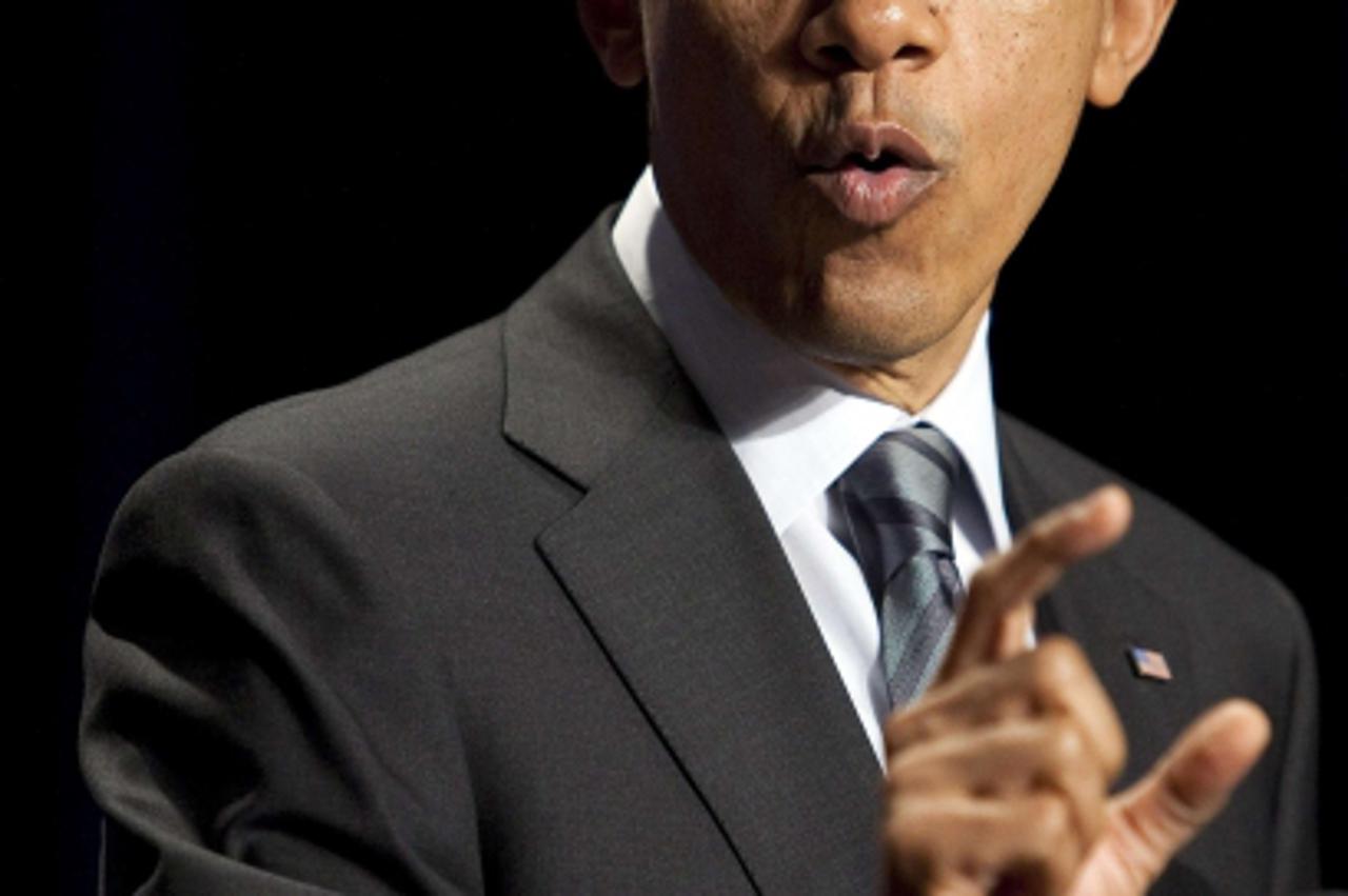 'U.S. President Barack Obama gestures as he delivers remarks at the National Women\'s Law Center\'s Annual Awards dinner in Washington November 9, 2011.      REUTERS/Joshua Roberts    (UNITED STATES -