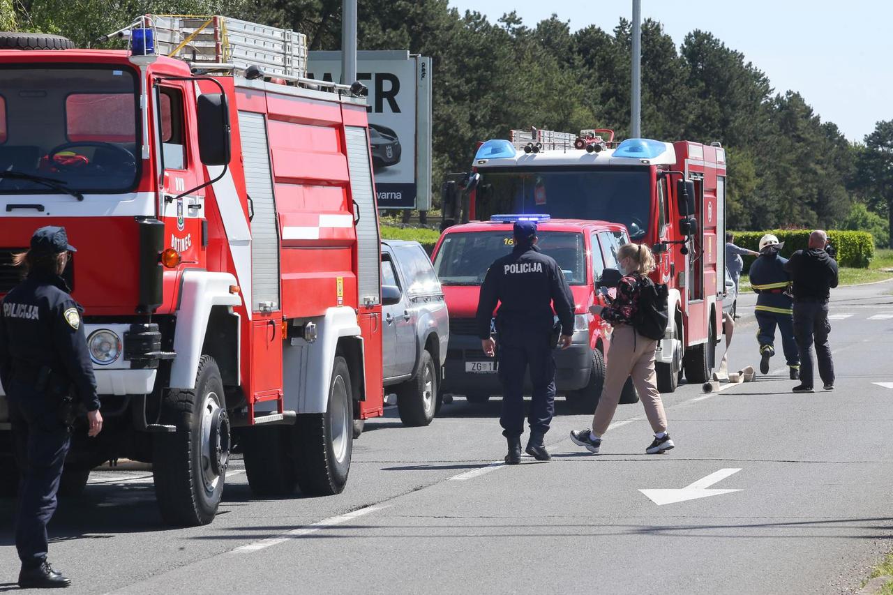 Požar u reciklažnom dvorištu u  Novom Zagrebu