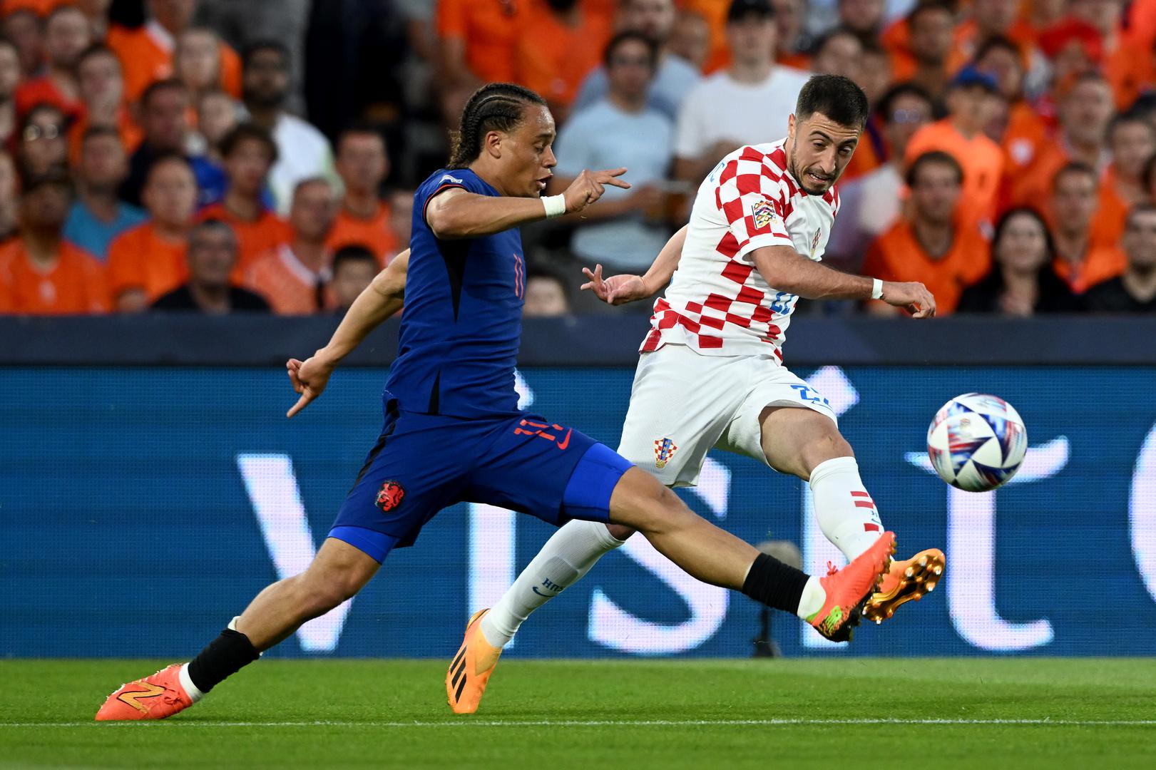 14.06.2023., stadion Feyenoord "De Kuip", Rotterdam, Nizozemska - UEFA Liga Nacija, polufinale, Nizozemska - Hrvatska. Xavi Simons, Josip Juranovic Photo: Marko Lukunic/PIXSELL