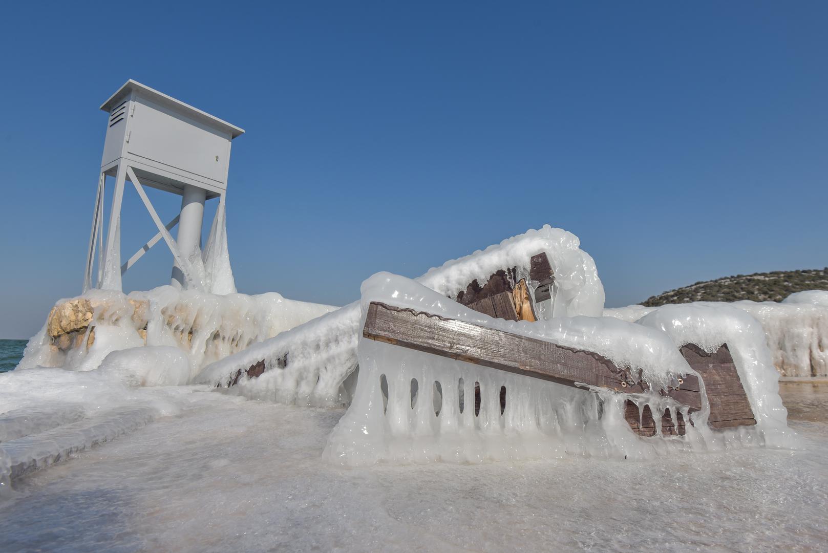 Ledeno kraljevstvo - Vransko jezero poznato je po tom zaleđenom efektu koji mu daje bura. Strašno! Vani je minus dva, a osjećaj je kao da je minus 20, kaže Dino Stanin