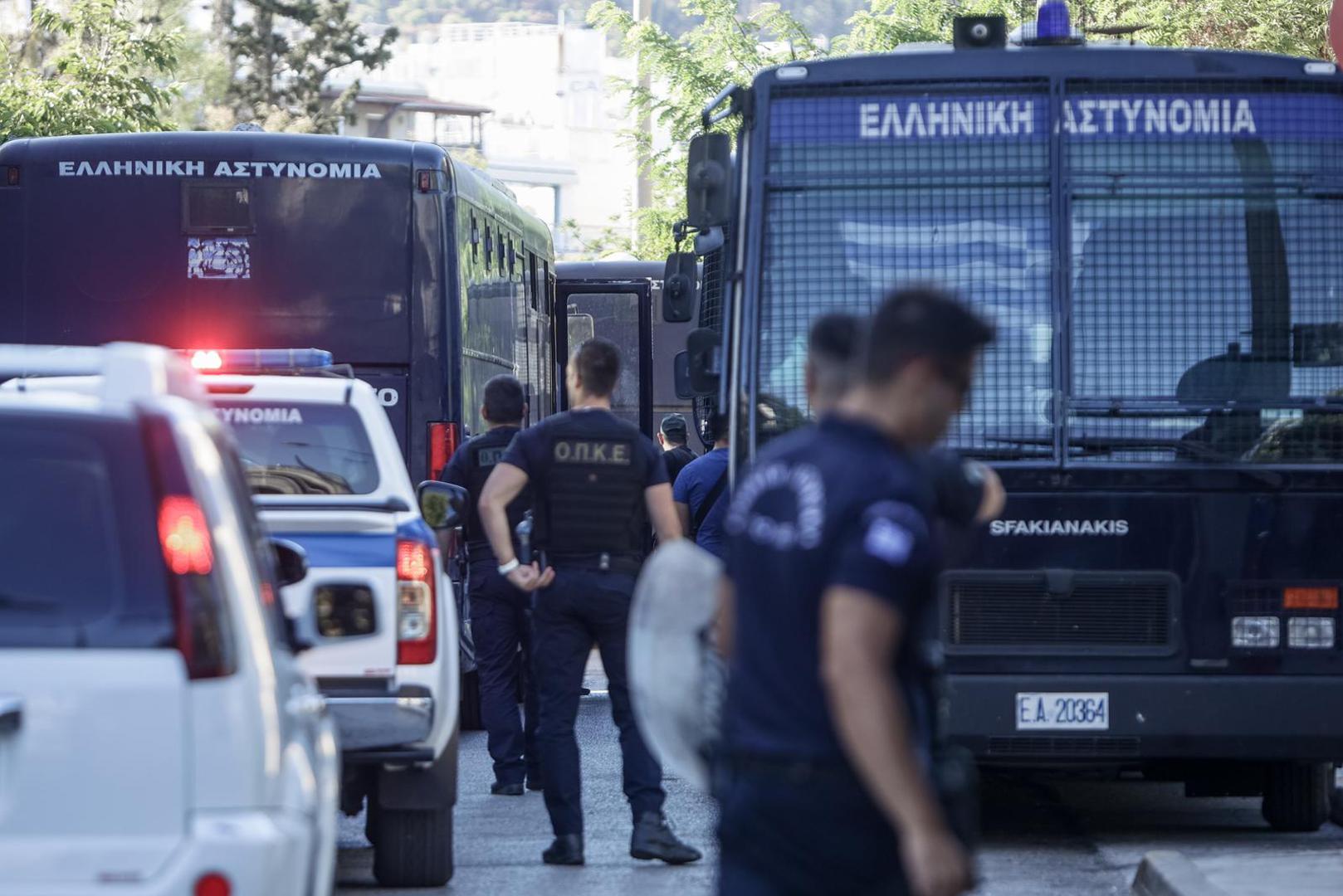 12.08.2023., Atena, Grcka - 40 navijaca izvedeno je jutros pred istraznog suca zbog ispitivanja o sukobu u kojem je smrtno stradao navijac AEK-a. Jucerasnja skupina optuzenika ostaje u pritvoru. Photo: VASILIS REMBAPIS/EUROKINISS/PIXSELL