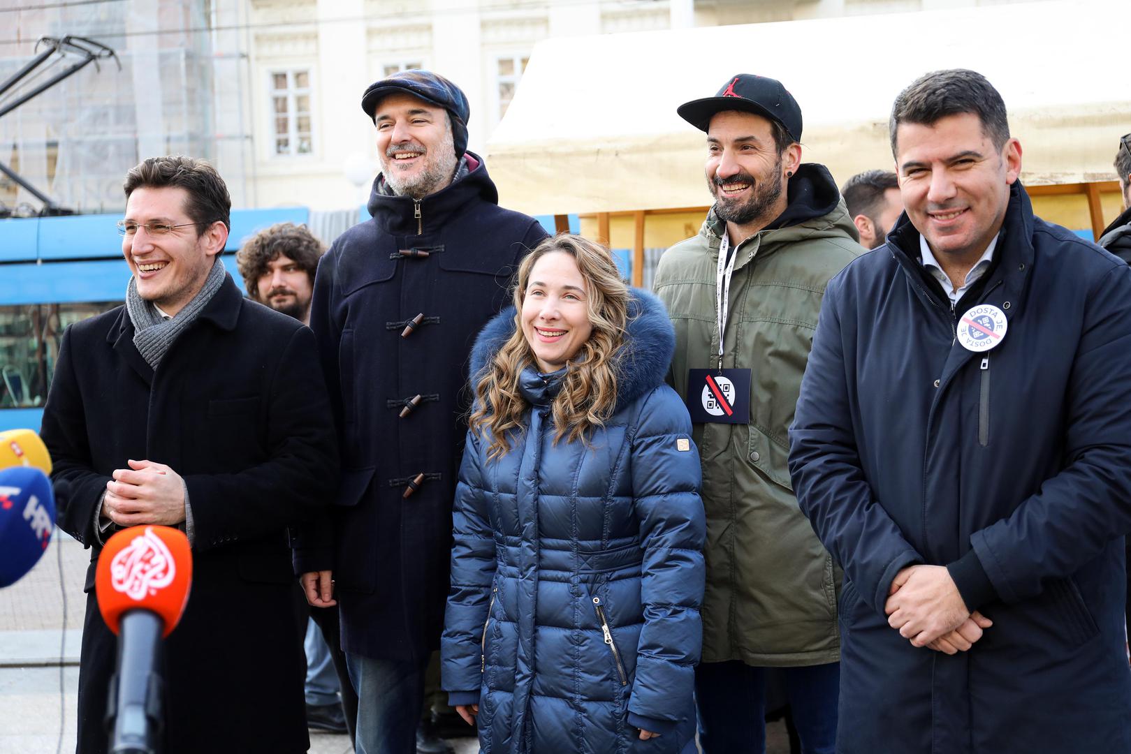 04.12.2021., Zagreb , U povodu pocetka prikupljanja potpisa za raspisivanje referenduma kojim bi se ukinula uporaba covid potvrda, saborski zastupnici Mosta Marija Selak Raspudic, Marin Miletic, Nino Raspudic, Zvonimir Troskot i Nikola Grmoja odrzali su konferenciju za novinare.