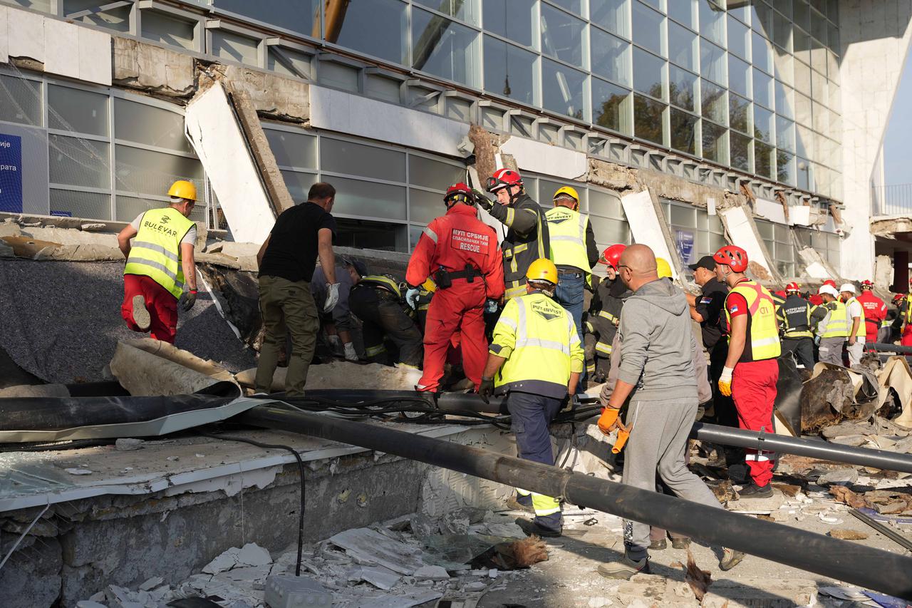 Urušila se nadstrešnica na kolodvoru u Novom Sadu, najmanje 11 mrtvih