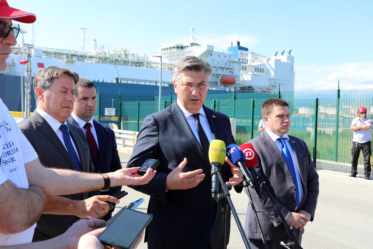 Omišalj: Premijer Plenković i ministar Butković u LNG terminalu