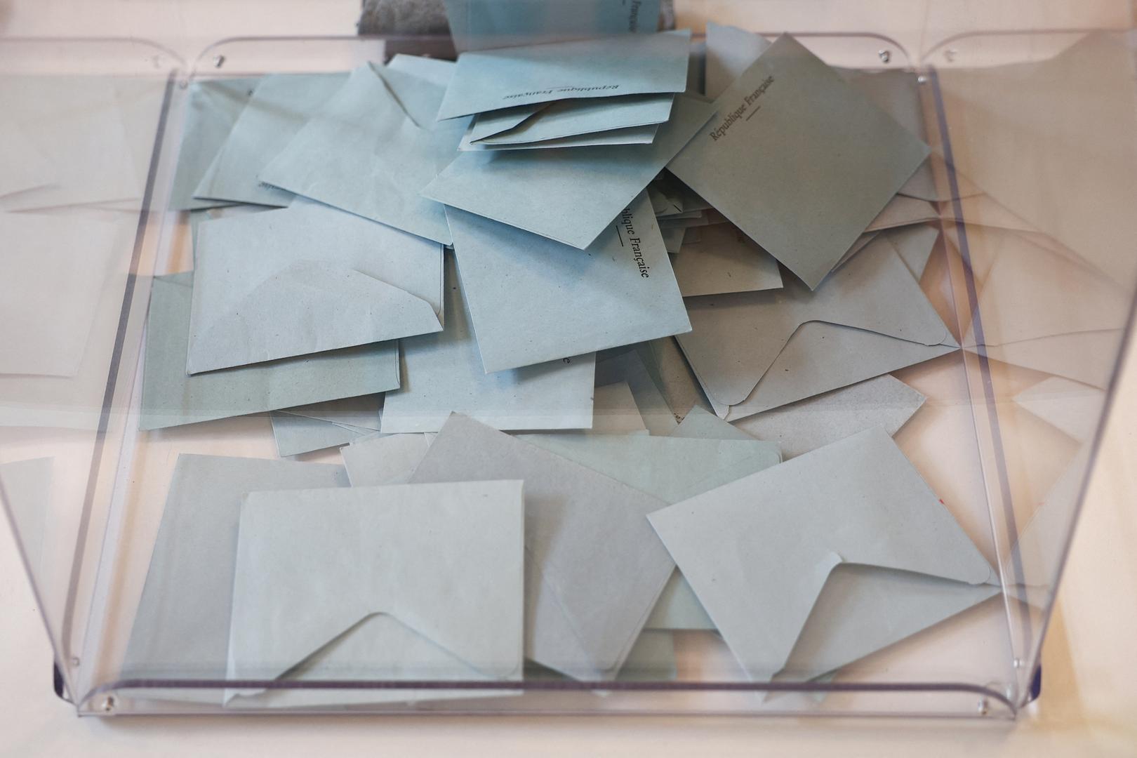 Envelopes lie in a ballot box in the second round of the early French parliamentary elections, at a polling station in Vanves near Paris, France, July 7, 2024. REUTERS/Guglielmo Mangiapane Photo: GUGLIELMO MANGIAPANE/REUTERS