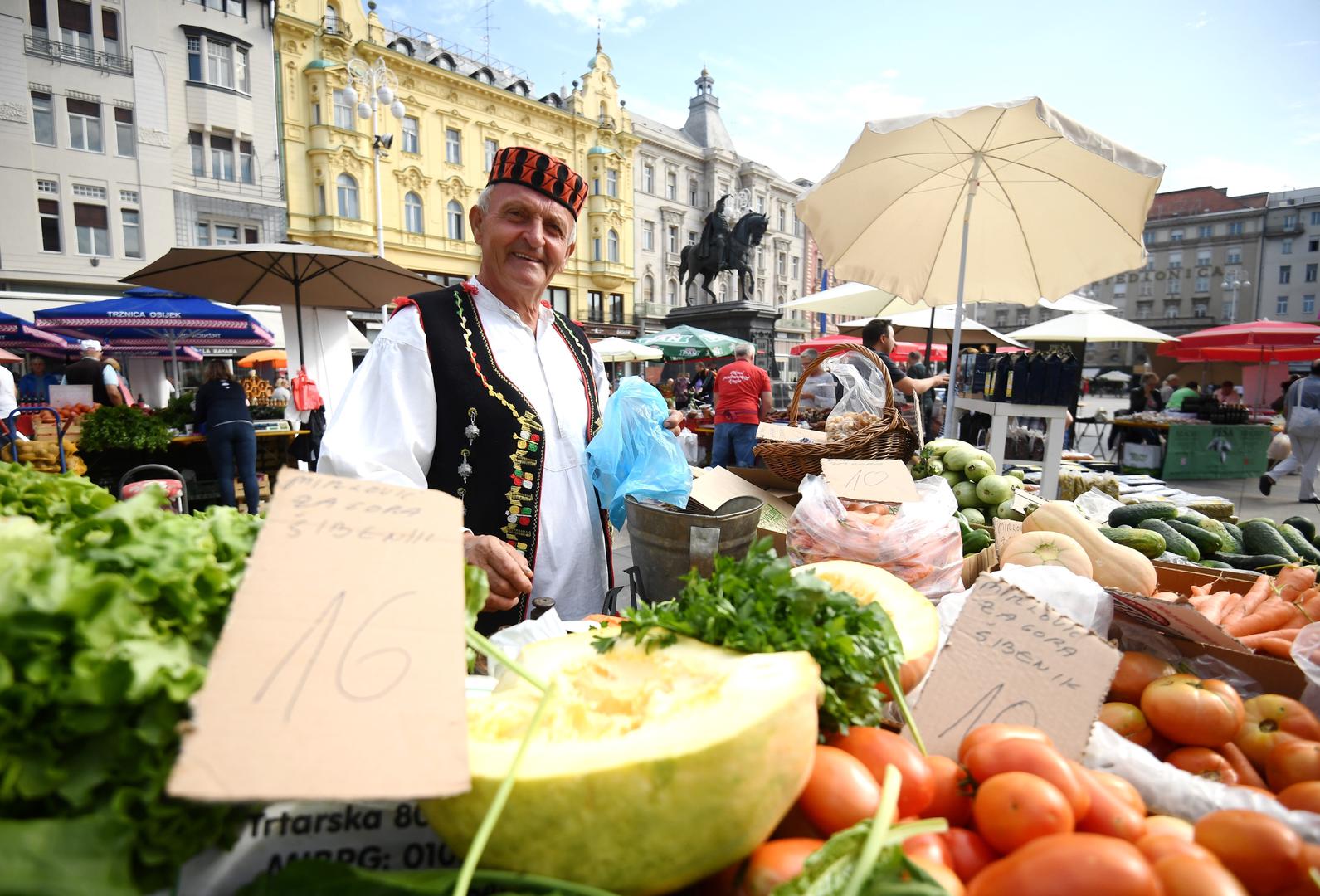 20.09.2020., Zagreb - Udruga hrvatskih trznica devetu godinu zaredom organizira na sredisnjem trgu u Zagrebu manifestaciju pod nazivom Dani hrvatskih trznica s ciljem promocije domaćih proizvoda koji se nude na trznicama diljem Hrvatske. 
Photo: Marko Lukunic/PIXSELL