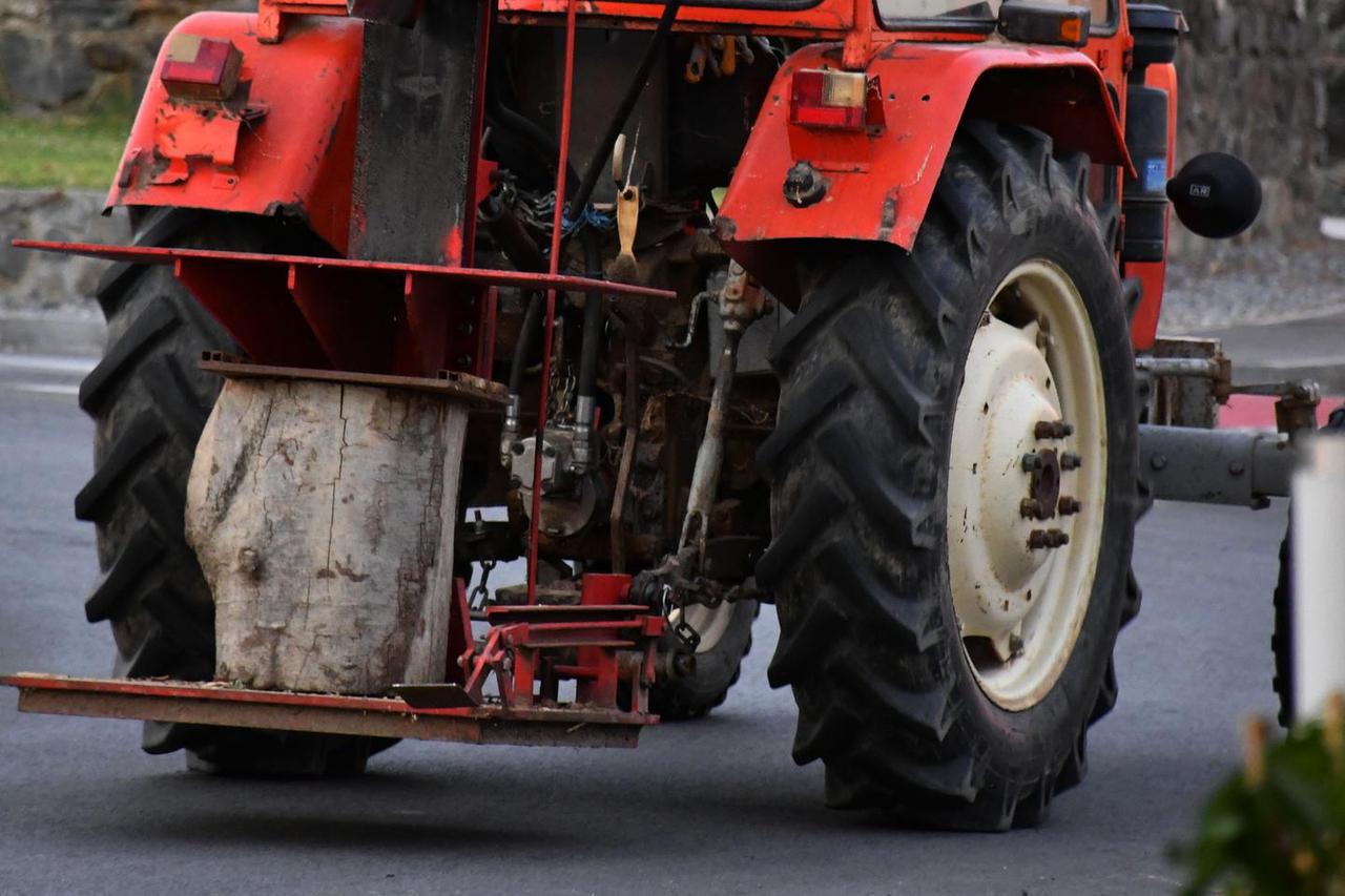 Kaptol: U šumi iznad mjesta Golo Brdo u slijetanju traktora poginuli otac i sin