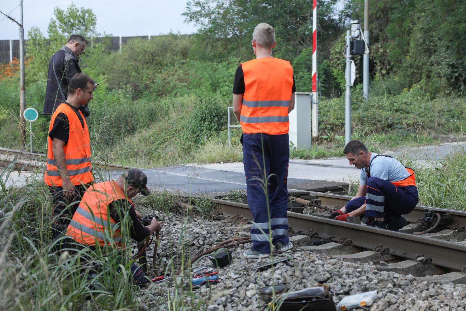 20.9.2024., Demerje - Zeljeznicki prijelaz za automobile gdje se sinoc oko 2 sata ujutro dogodila prometna nesreca u kojoj su sudjelovali osobni automobil te vlak. Photo: Luka Batelic/PIXSELL