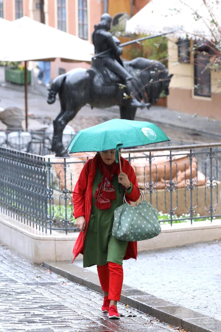 27.10.2023., Zagreb - Neugodno vrijeme sa visokim tempraturama, juzinom i kisom obiljezava kraj radnog dijela tjedna.   Photo: Patrik Macek/PIXSELL