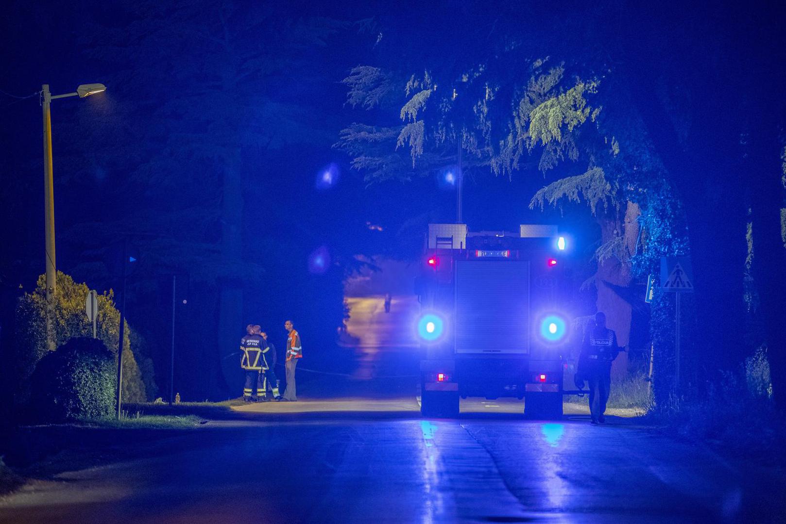 03.05.2022.., Pula - 
Prometna nesreca na zupaniskoj cesti Fazana-Veli vrh prije skretanja za Stinjan. Hundai Getz zelene boje sletio je sa ceste te udario u stablo. Osoba je preminula u vozilu pitne pomoci. Photo: Srecko Niketic/PIXSELL